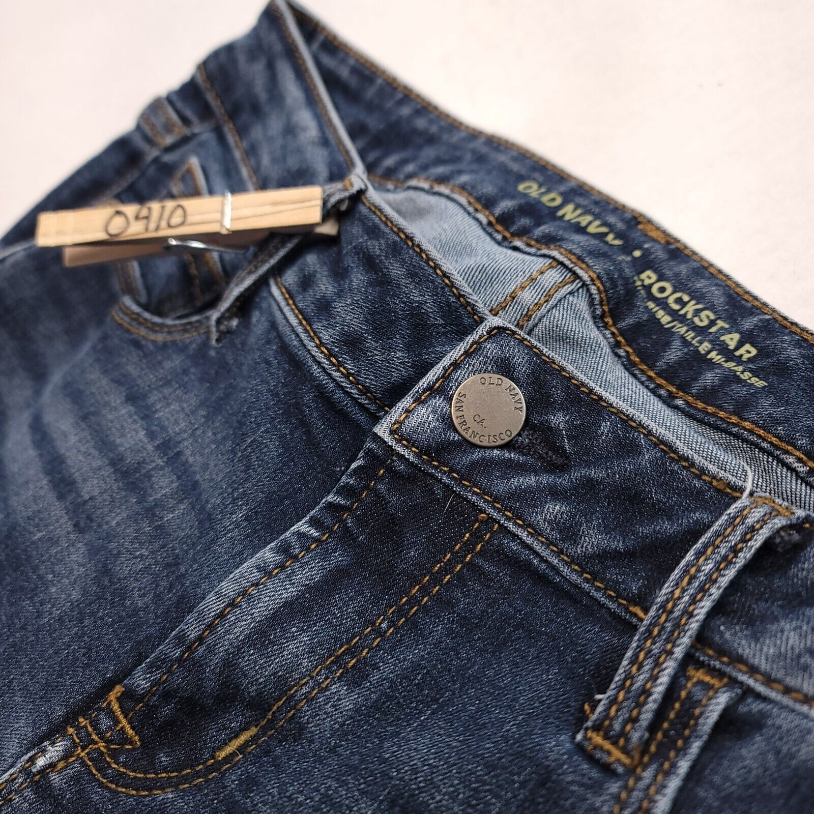 Old Navy Old Navy Mid Rise Medium Wash Jeans Womens Size 2 Blue Size 24" / US 00 / IT 34 - 7 Thumbnail