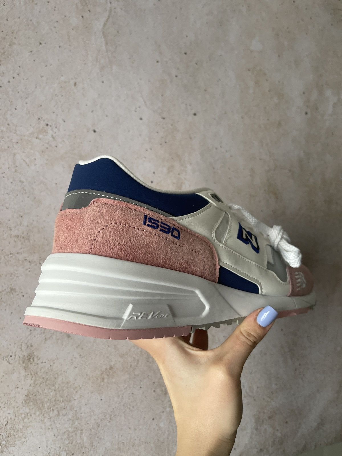 New Balance New Balance 1530 White Pink Size US 10.5 / EU 43-44 - 5 Thumbnail