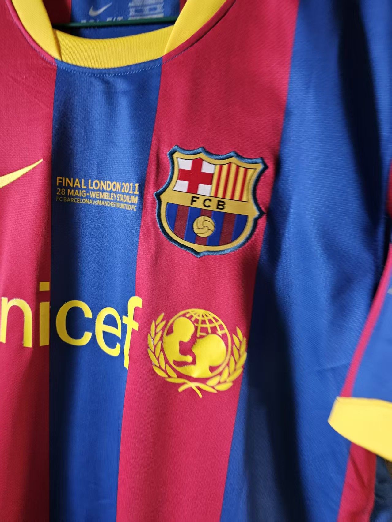 Other 2010 11 Barcelona 10 Messi Jersey Size US L / EU 52-54 / 3 - 3 Thumbnail