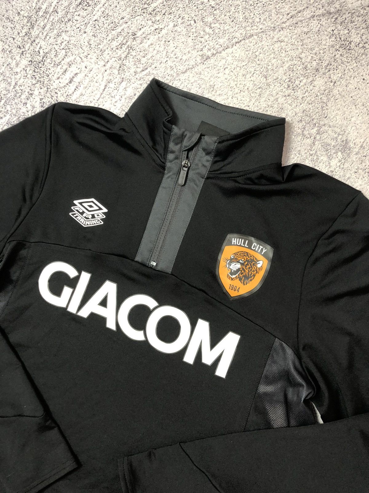 Umbro Men’s soccer jersey Hull City Umbro size M Size US M / EU 48-50 / 2 - 4 Thumbnail
