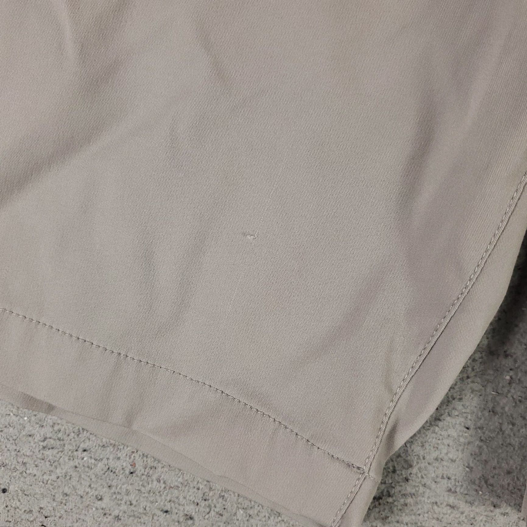 Theory Theory Men Size 40 Chino Flat Front Dri Fit Beanie Beige/Gray Polyester Shorts Casual Short Size US 40 / EU 56 - 4 Thumbnail
