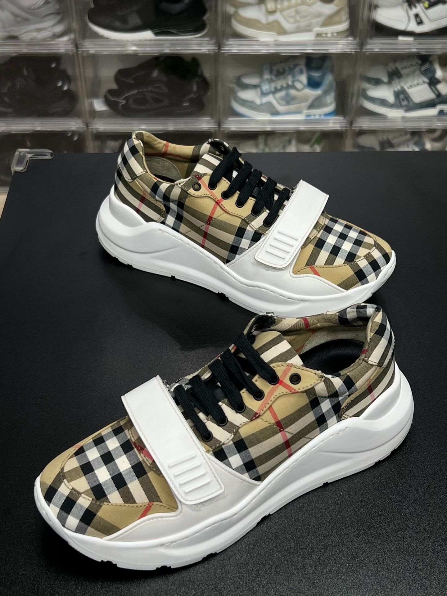 Burberry Burberry Casual Plaid Beige Lowtop Sneakers us_8 Women Size US 8 / IT 38 - 1 Thumbnail