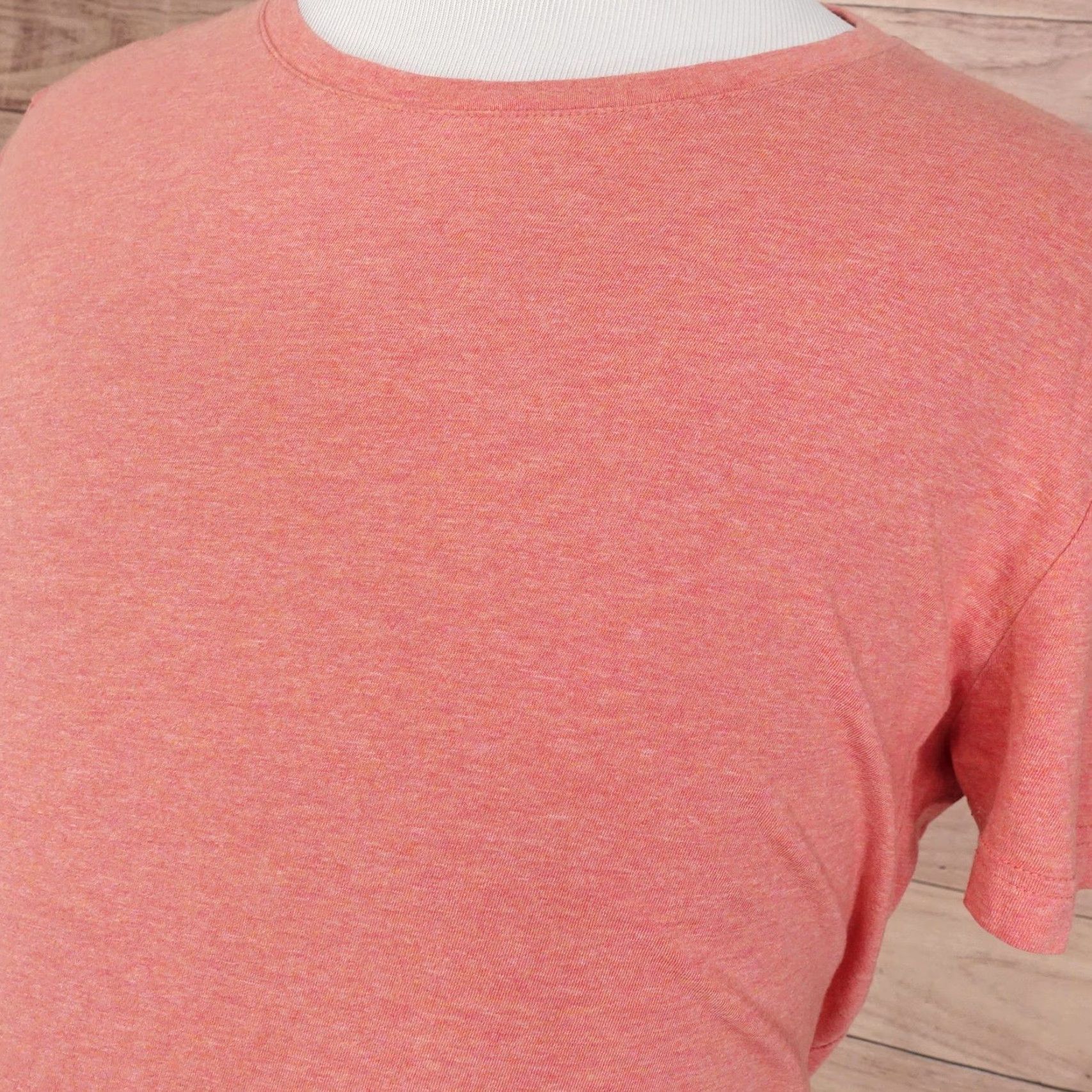 Banana Republic VINTAGE? No. Banana Republic Shirt Mens Large Heather Coral Soft Wash Organic Cotton Crewneck Size US L / EU 52-54 / 3 - 2 Thumbnail