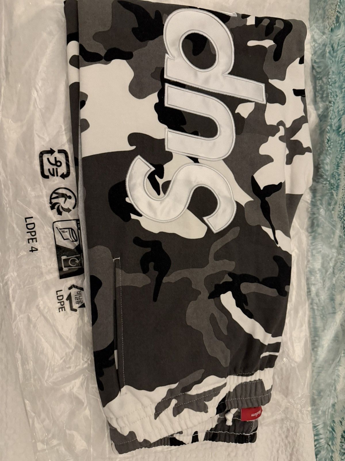 Supreme Supreme Applique Camo Sweatpants Size US 34 / EU 50 - 3 Thumbnail