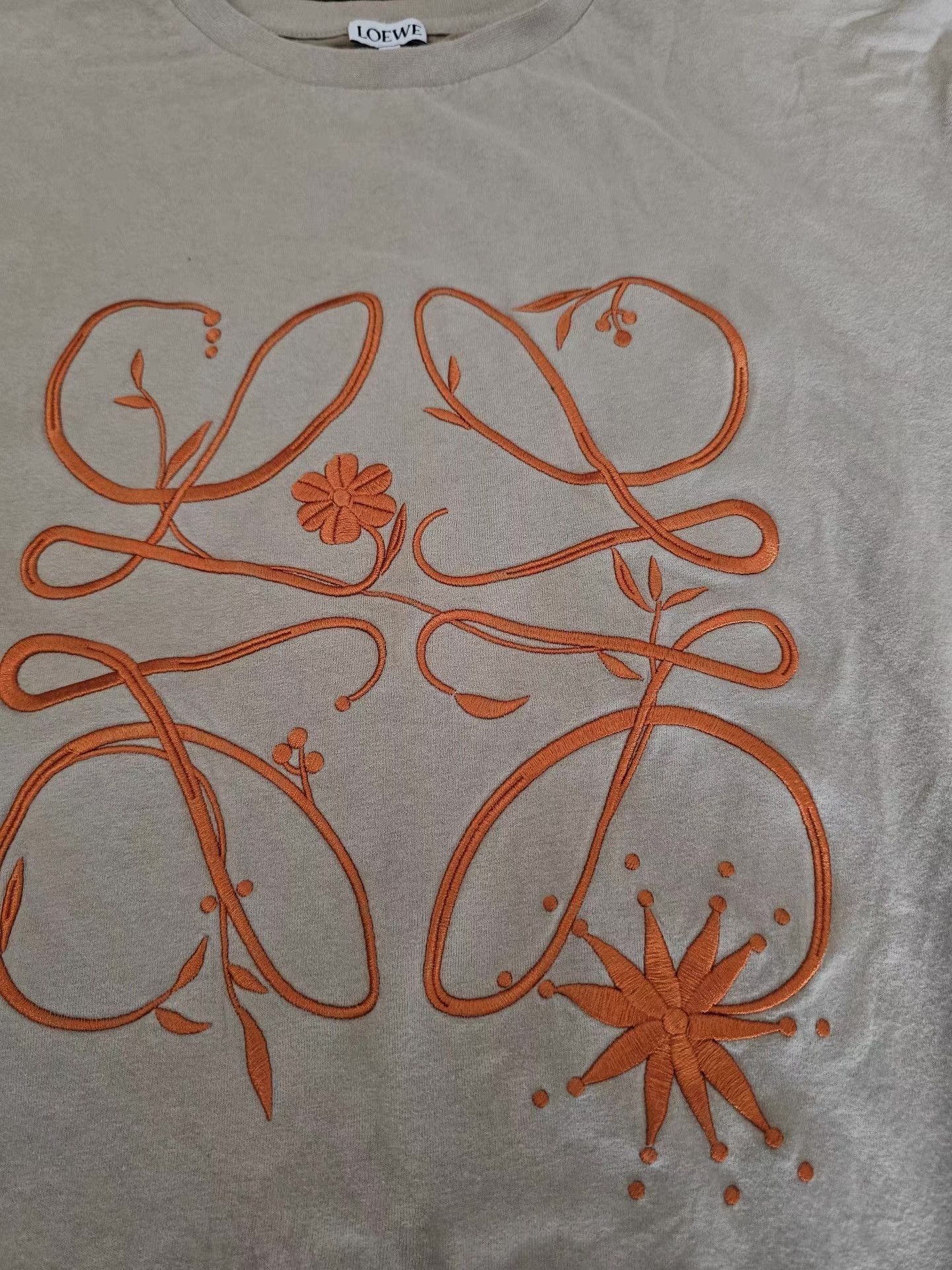 Loewe Loewe off-white embroidered short-sleeve T-shirt Size US M / EU 48-50 / 2 - 2 Thumbnail