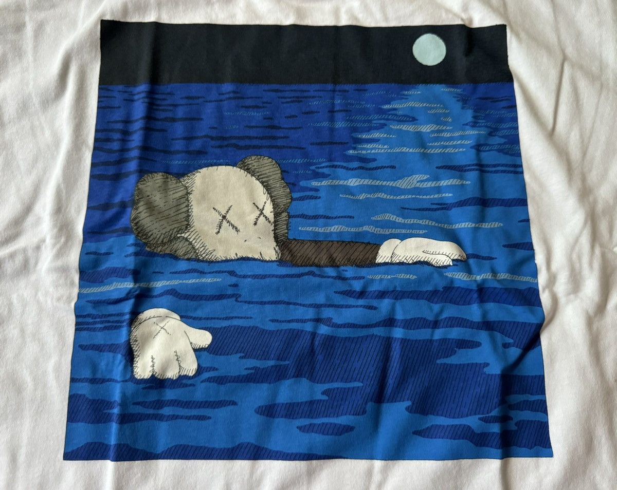 Kaws × Uniqlo Medium Kaws Artbook Cover Tee White Uniqlo UT T-Shirt Figure Size US M / EU 48-50 / 2 - 3 Thumbnail