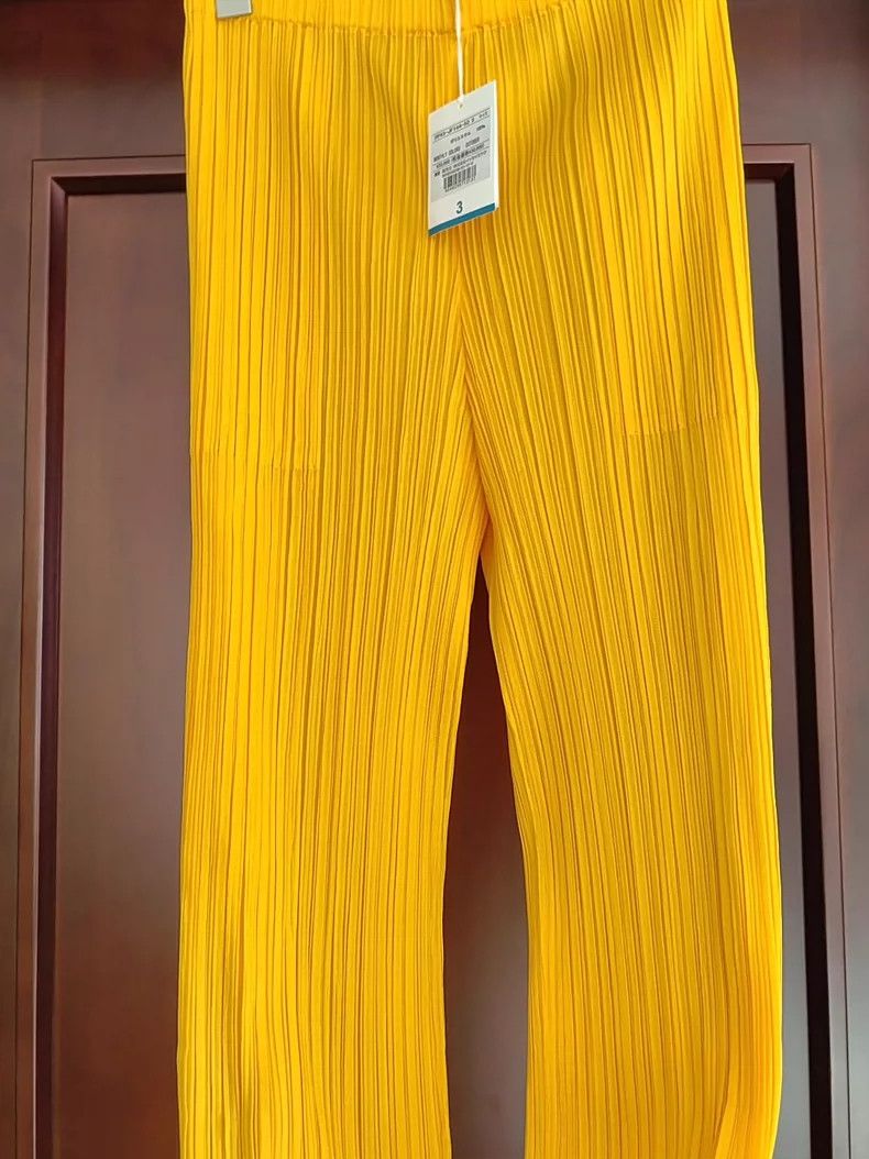 Issey Miyake Issey Miyake size:3 Bright yellow pleated trousers Size 22" - 2 Thumbnail