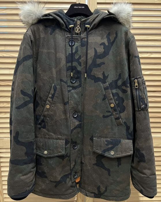 LOUIS VUITTON x SUPREME Jacquard Denim N-3B Shearling Trimmed Parka Size 52