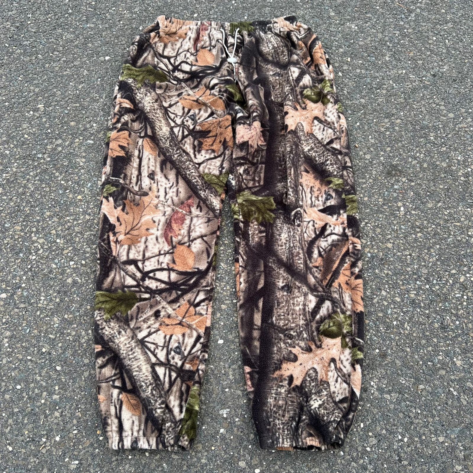 image of Realtree Camo Fleece Hunting Sweatpants in Green, Men's (Size 30)