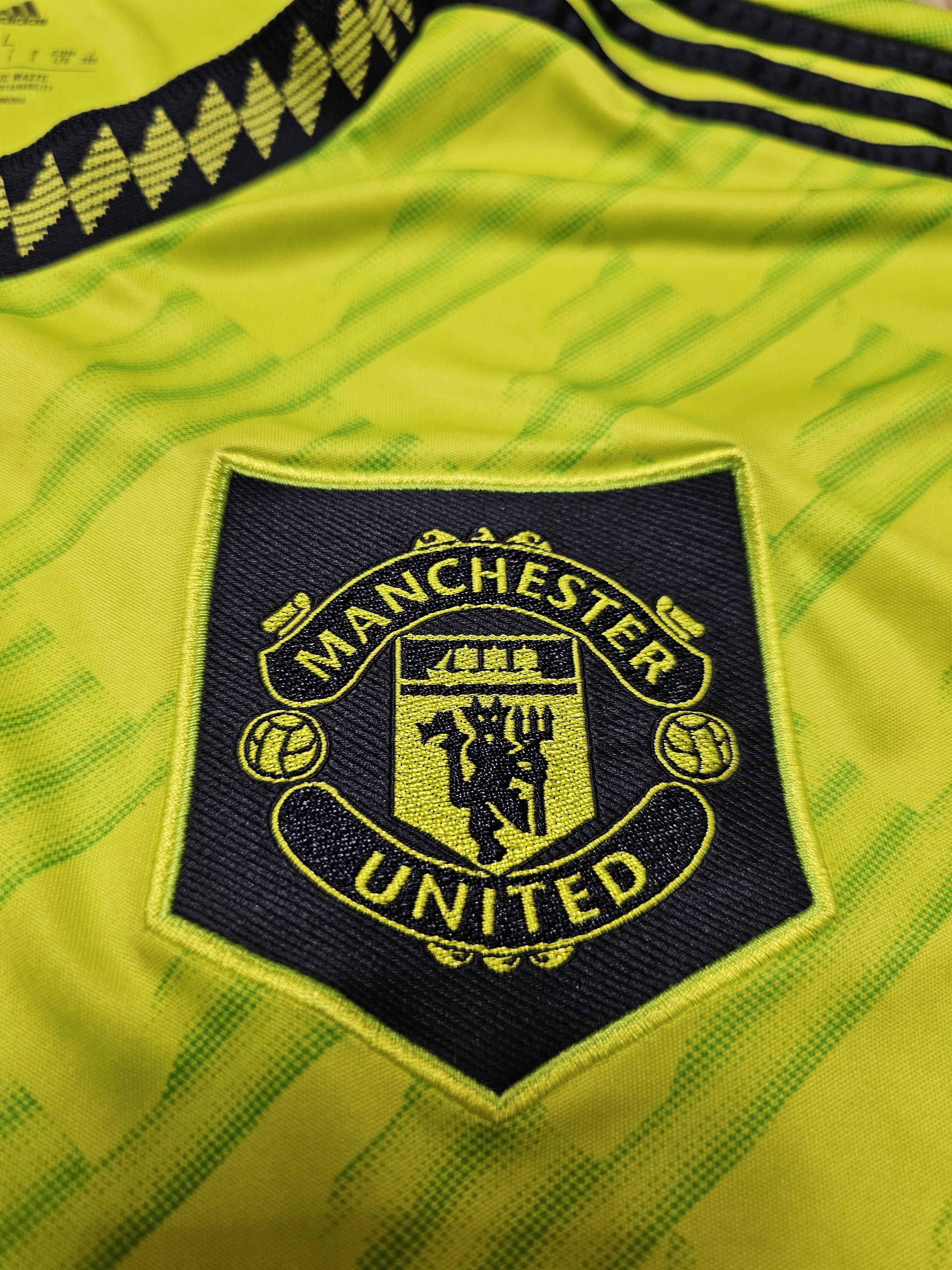 Adidas MANCHESTER UNITED 2022 2023 THIRD FOOTBALL SOCCER JERSEY Size US L / EU 52-54 / 3 - 4 Thumbnail