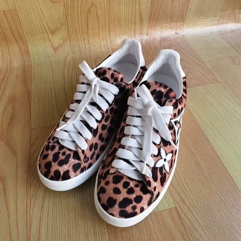 Louis Vuitton Louis Vuitton Frontrow cowhide leopard print board shoes Size US 5 / EU 37 - 1 Thumbnail