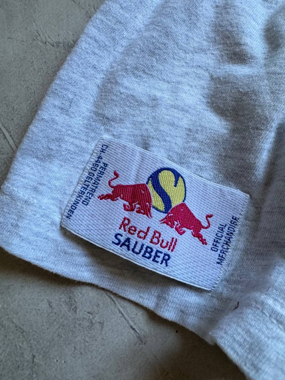 Red Bull Vintage Red bull Petronas racing t-shirt Size US L / EU 52-54 / 3 - 3 Thumbnail