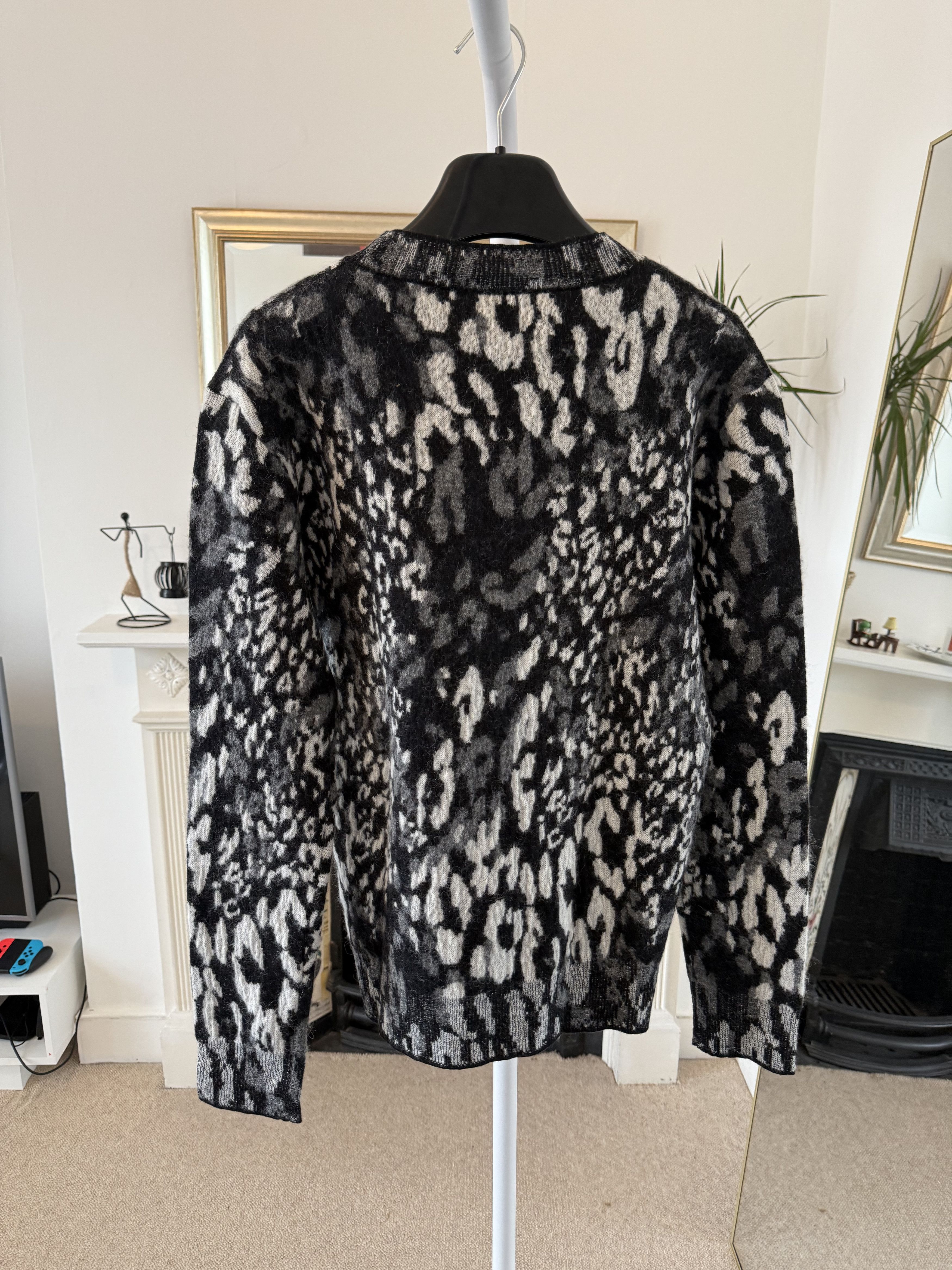 Saint Laurent Paris Saint Laurent wool leopard sweater Size US S / EU 44-46 / 1 - 5 Thumbnail