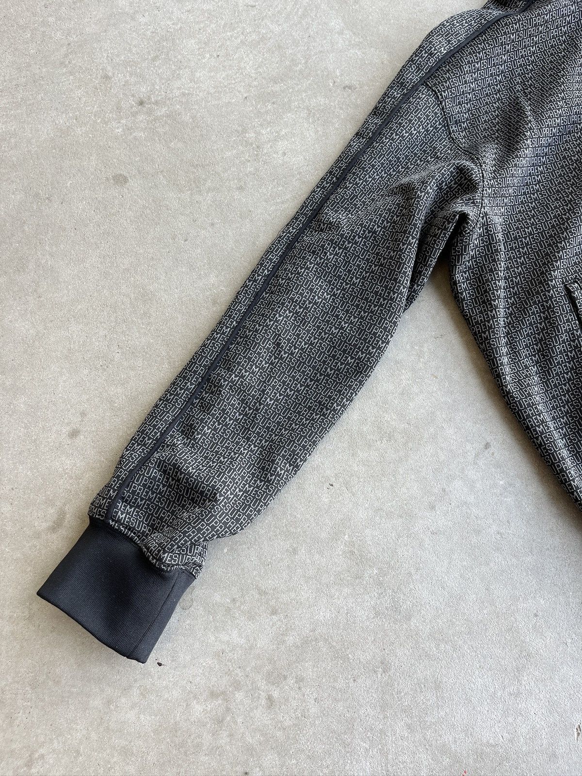 Supreme Supreme SS22 Repeat Track Jacket (unisex) Size US L / EU 52-54 / 3 - 6 Thumbnail