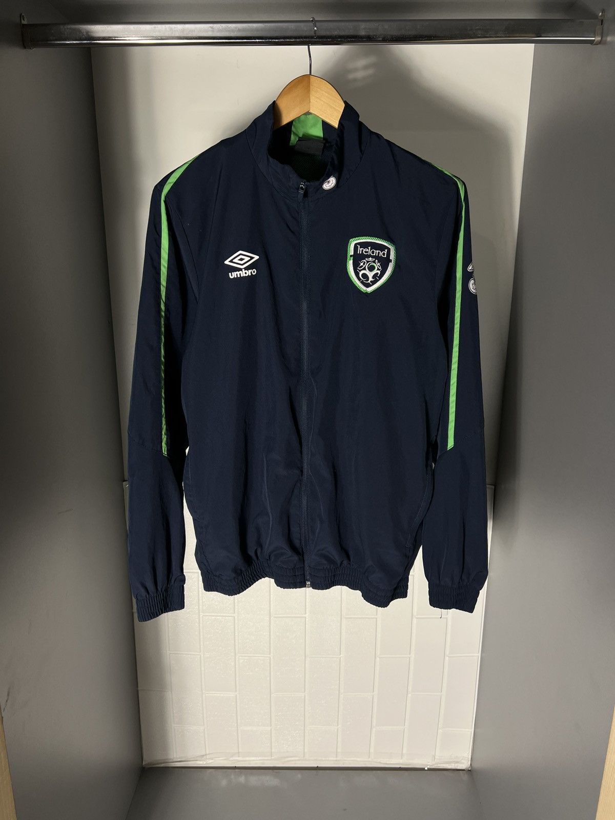 VINTAGE UMBRO IRELAND RUGBY SOCCER JERSEY RETRO BLOKE 90s