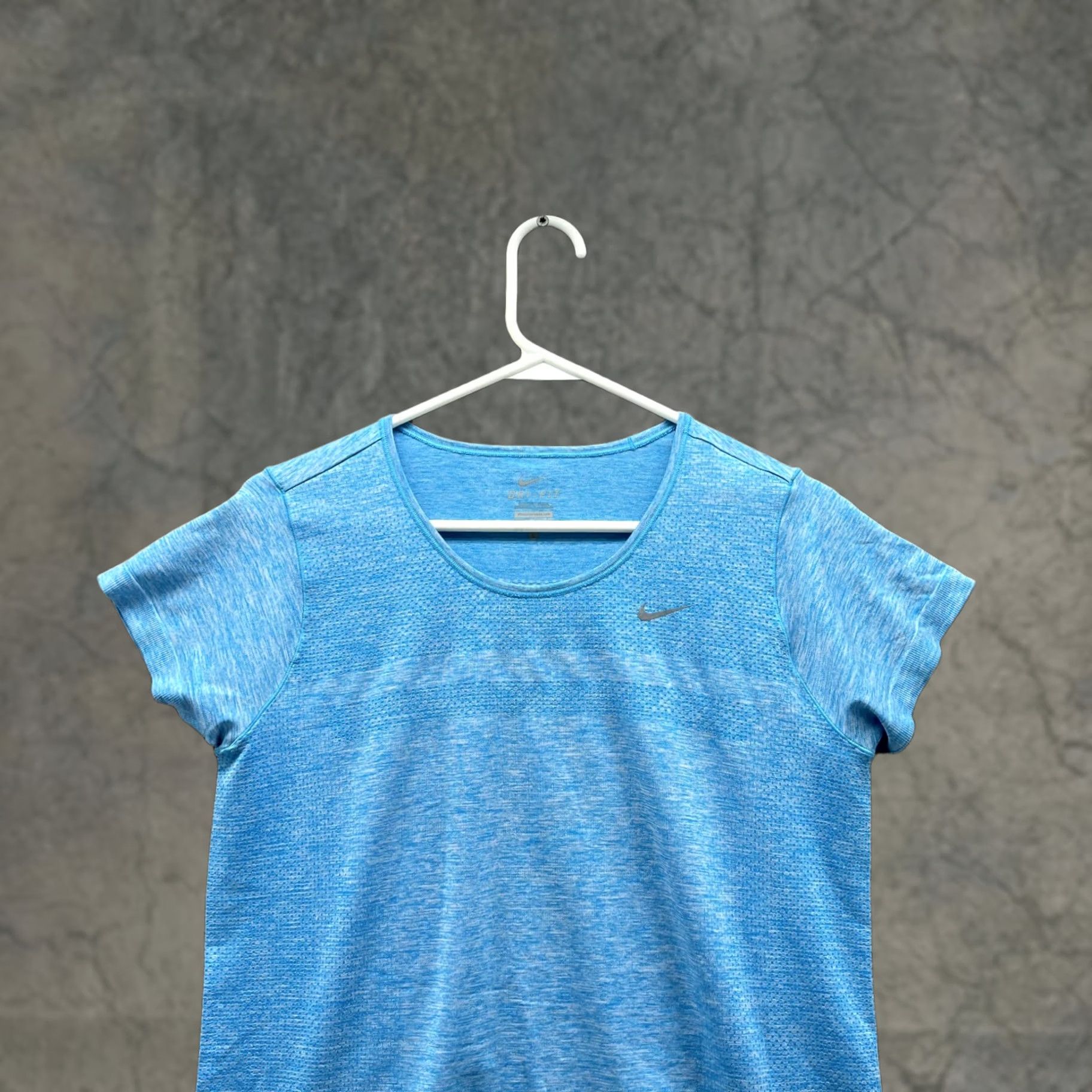 Nike Nike Shirt Women Large Blue Athletic Dri Fit Polyester Gym Swoosh Shirt Size L / US 10 / IT 46 - 1 Thumbnail