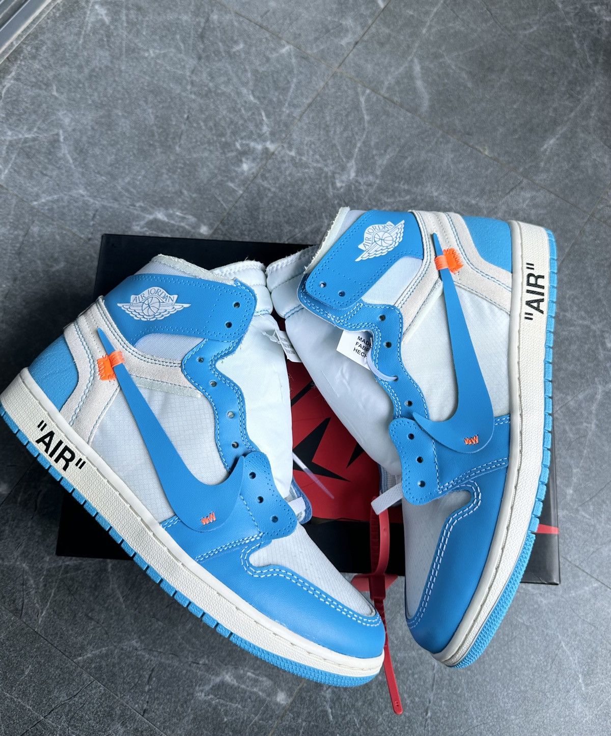 Jordan Brand × Off-White × Virgil Abloh Jordan 1 Retro High Off-White University Blue Size 10 Size US 10 / EU 43 - 2 Thumbnail