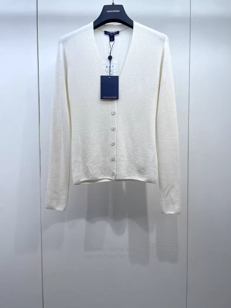 Louis Vuitton Louis Vuitton 24 cashmere knitted cardigans shirt Size S / US 4 / IT 40 - 1 Thumbnail