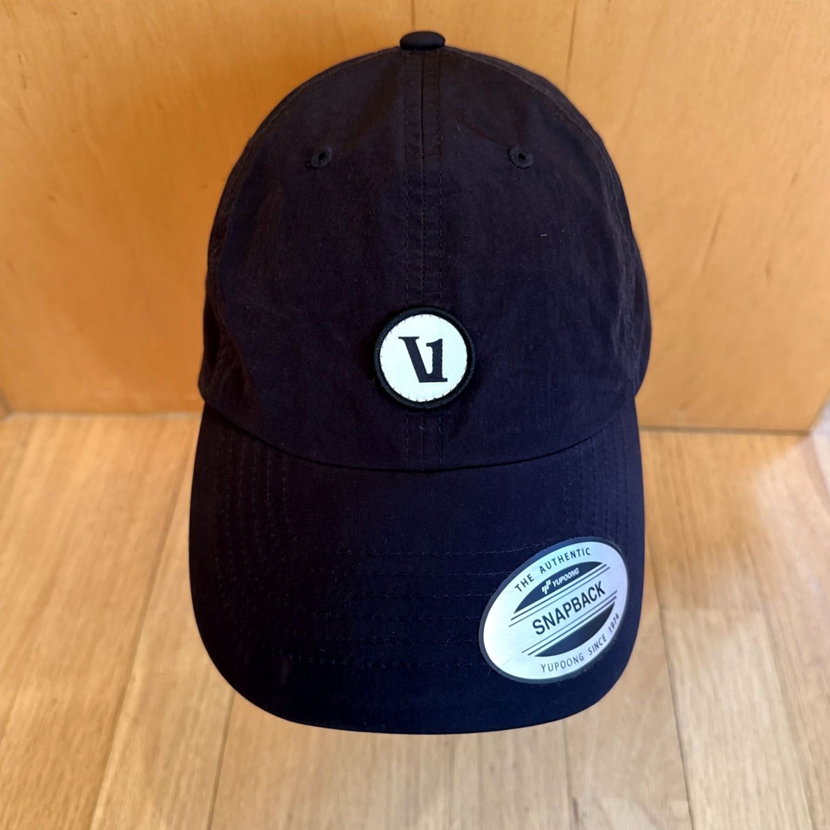 Vuori Vuori V1 Patch Hat Black Unisex Snapback Performance Baseball Cap V8048 Size ONE SIZE - 2 Thumbnail