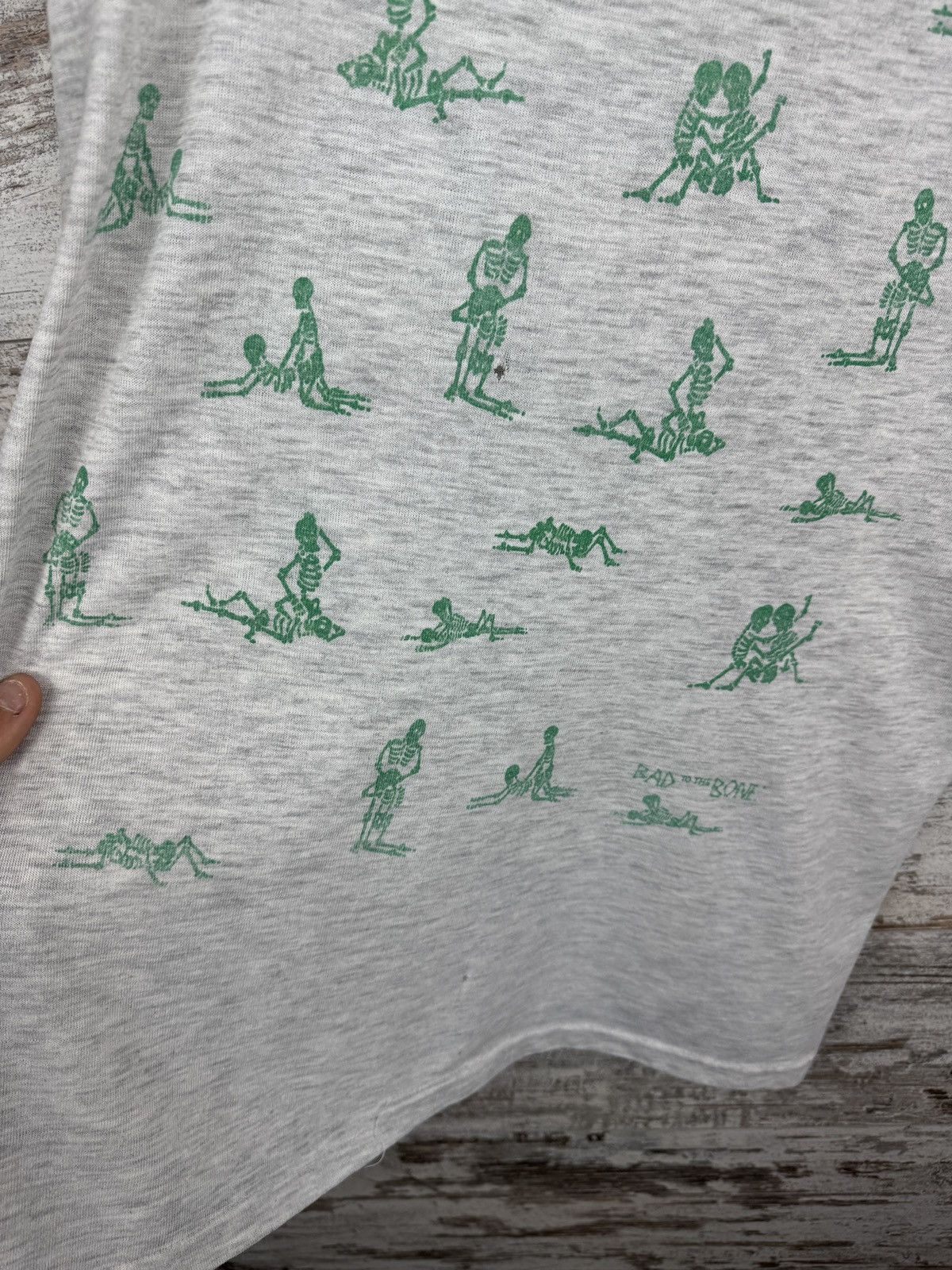 Vintage Vintage Fashion Victim 1990 Boning Skeletons Sex T-Shirt XL Size US XL / EU 56 / 4 - 9 Thumbnail