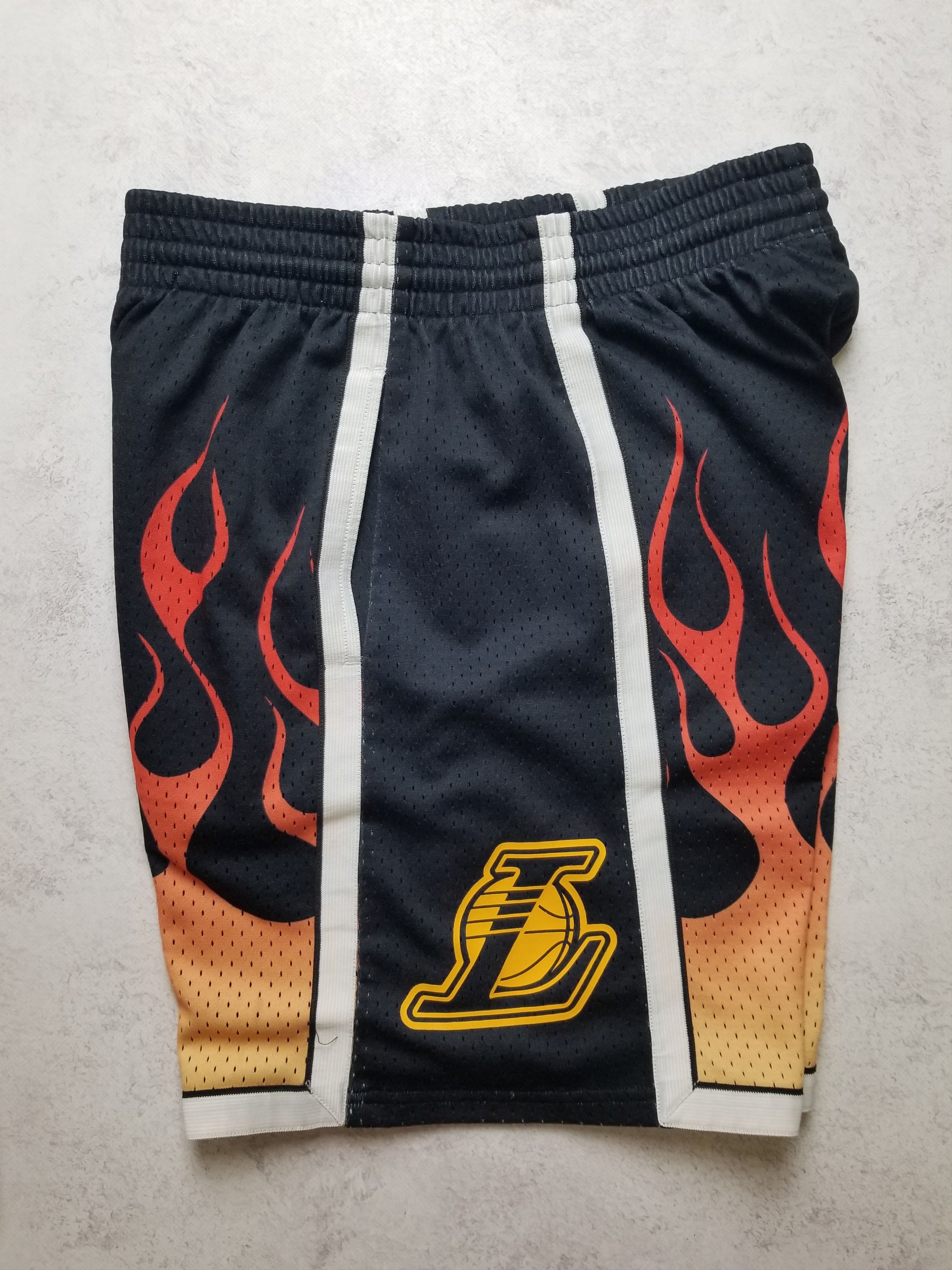 Mitchell & Ness Los Angeles Lakers Mitchell & Ness Shorts Flames Size US 32 / EU 48 - 3 Thumbnail