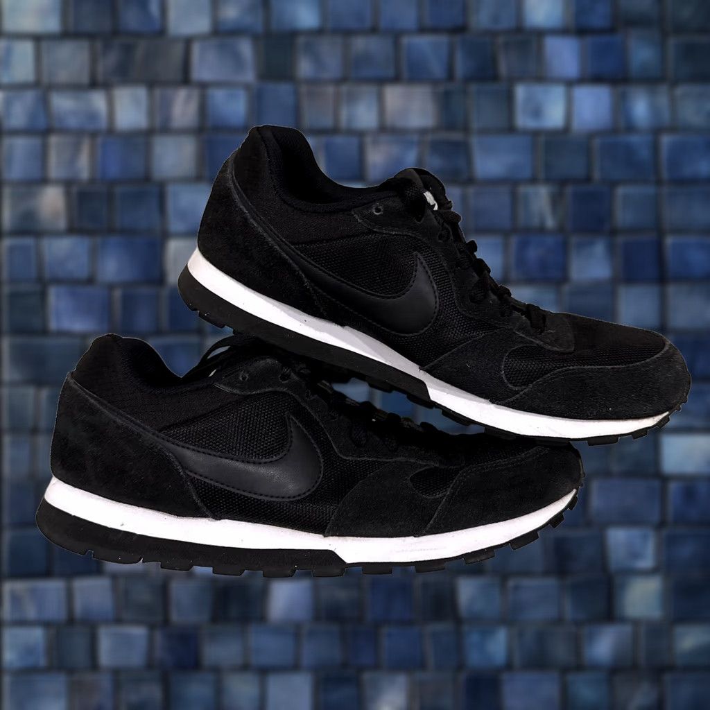 Nike Nike MD Runner 2 Womens Mid Trainer 9.5 Black Decade Sneakers Nike Trainer Sneaker Womens Menop? Size US 10 / IT 40 - 1 Thumbnail