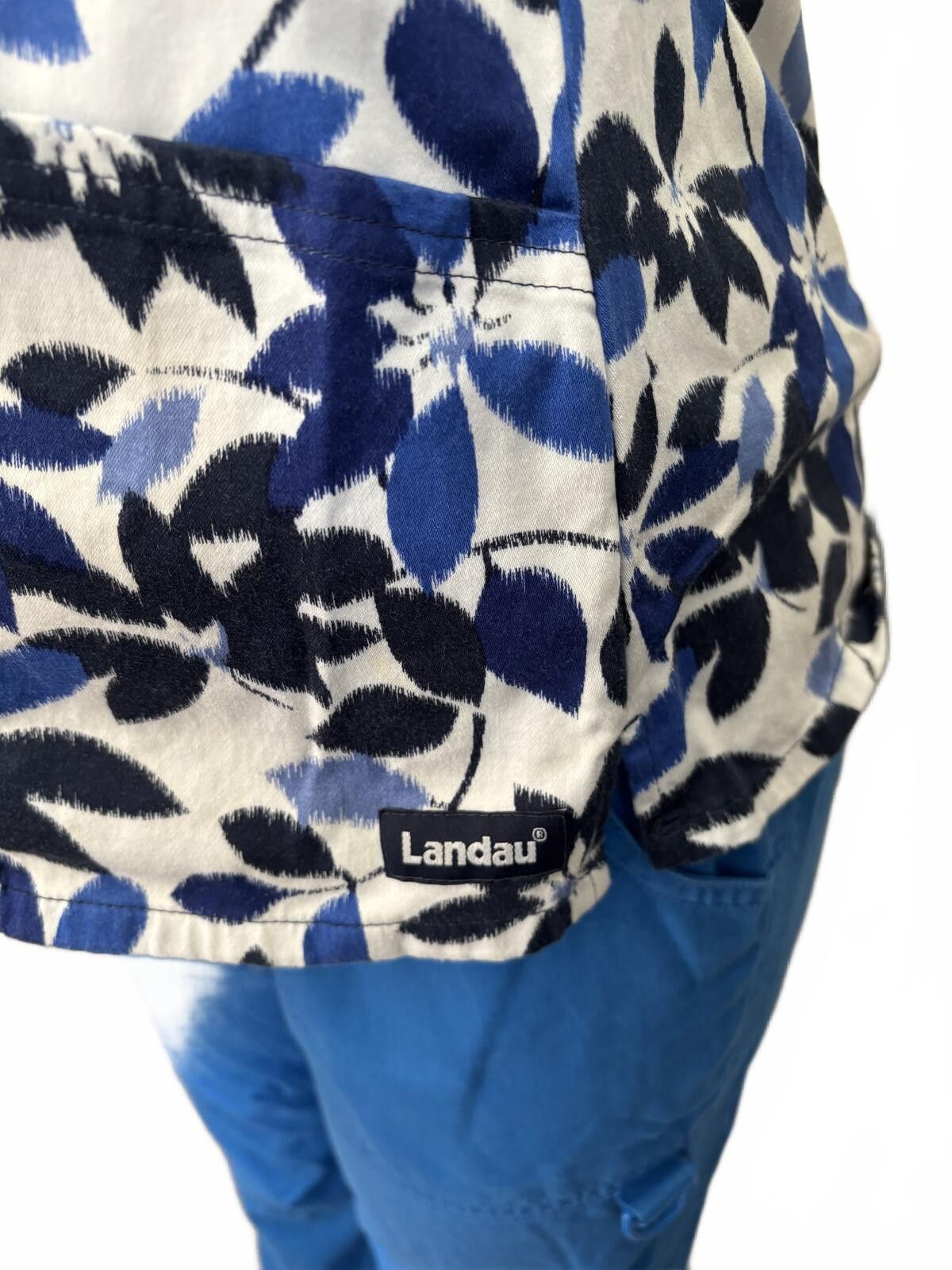 Other Landau Kathy Peterson Scrub Set Top Blue Floral S/M Med Size 30" / US 8 / IT 44 - 4 Thumbnail