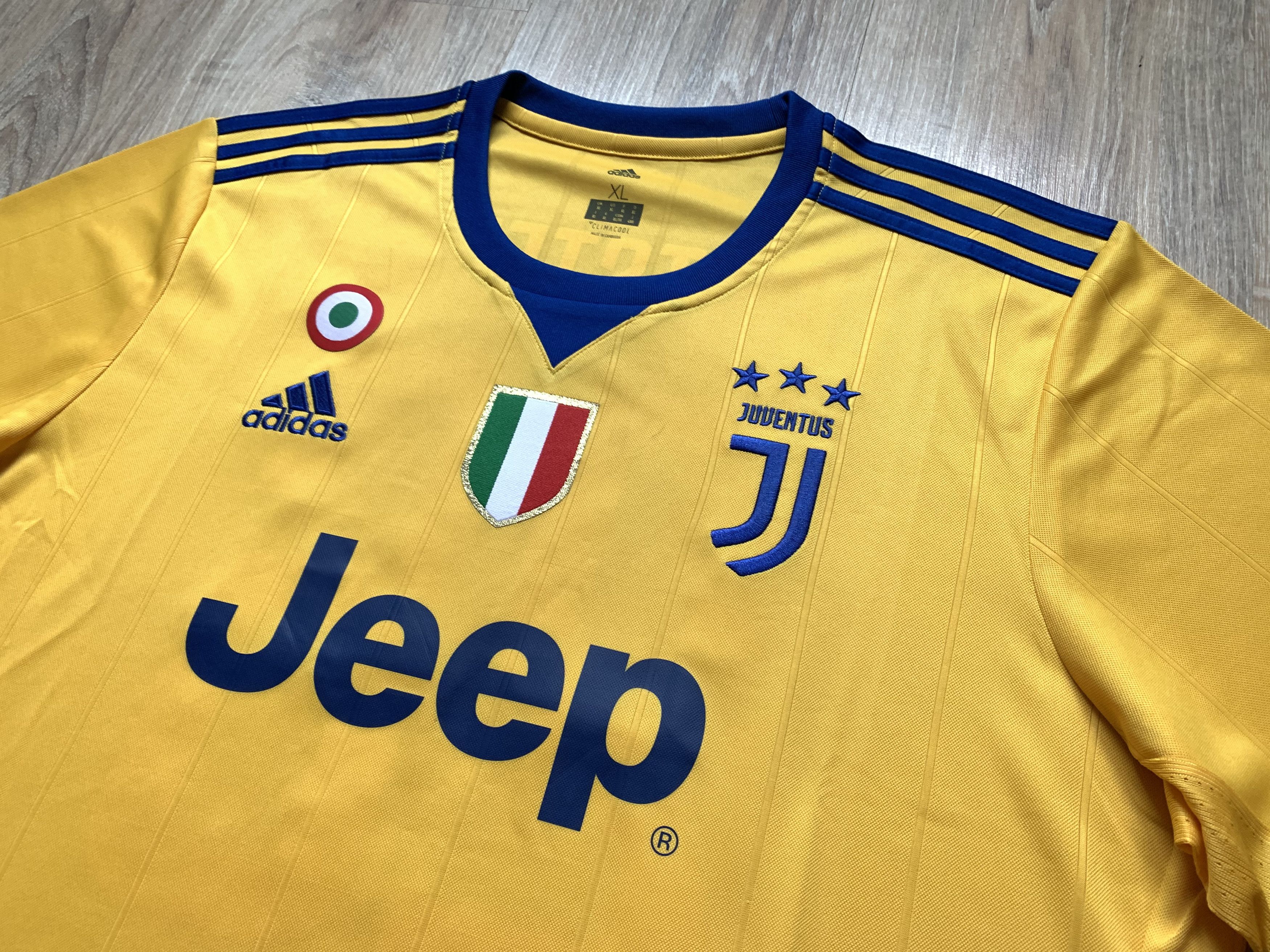 Adidas × Vintage Vintage Adidas Juventus Football Team Lichtsteiner #26 Shirt Size US XL / EU 56 / 4 - 4 Thumbnail