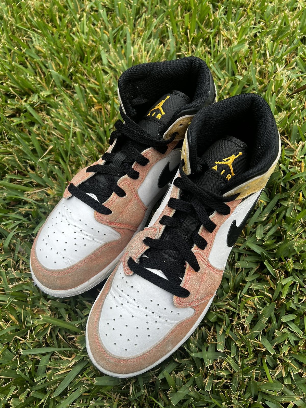 Jordan Brand CLEAN Air Jordan 1 Mid Retro Flight Club size 8.5 Womens Size US 8.5 / IT 38.5 - 3 Thumbnail