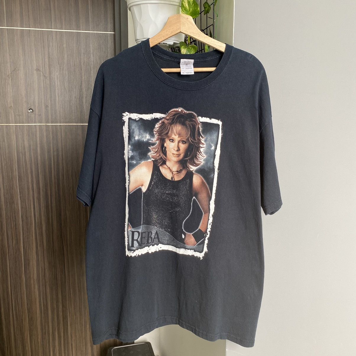 Band Tees Vintage Y2K Reba McEntire American Singer ERD GRUNGE TEE Size US XL / EU 56 / 4 - 1 Thumbnail
