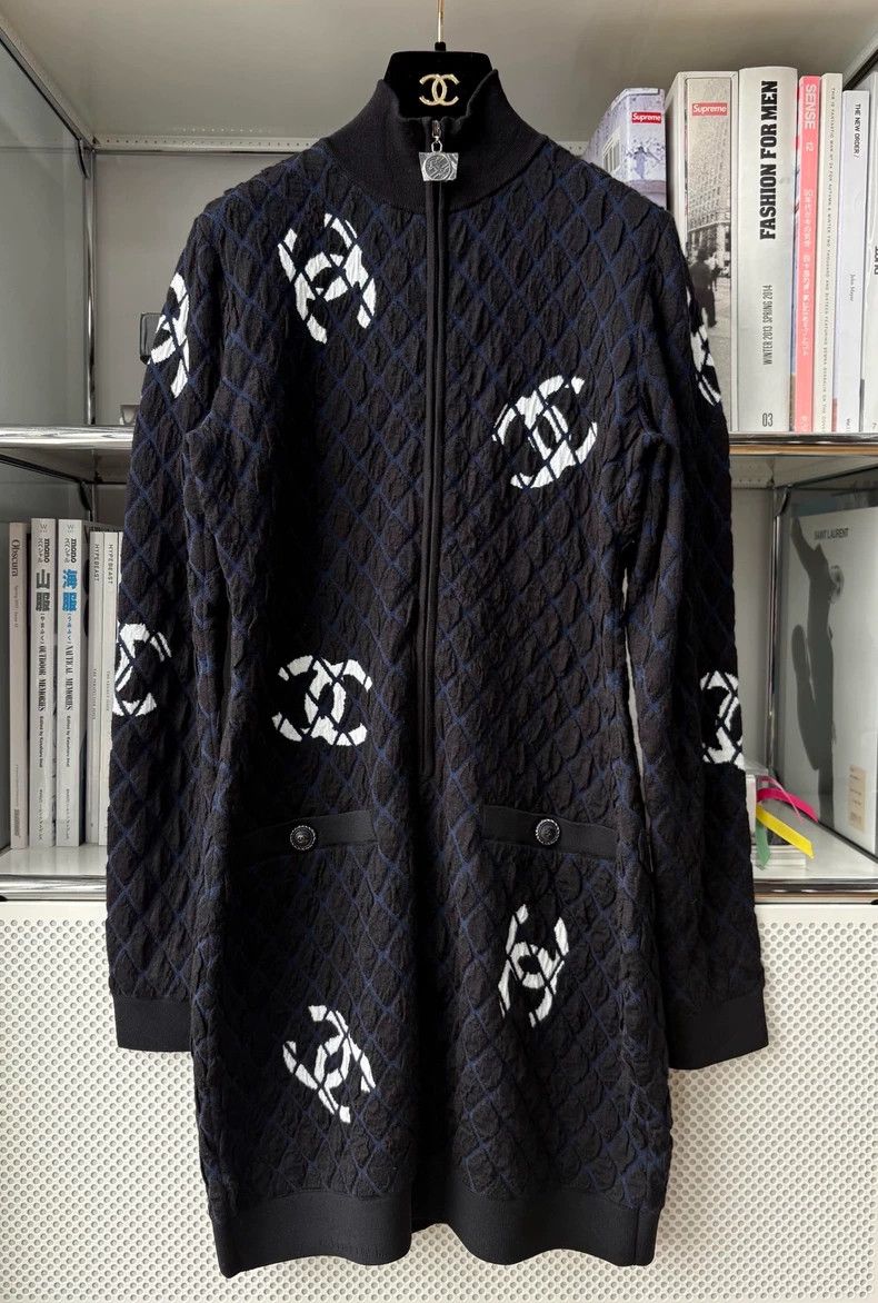 Chanel Chanel Slim diamond-patterned wool cashmere large Logo pri Size XS / US 0-2 / IT 36-38 - 1 Thumbnail