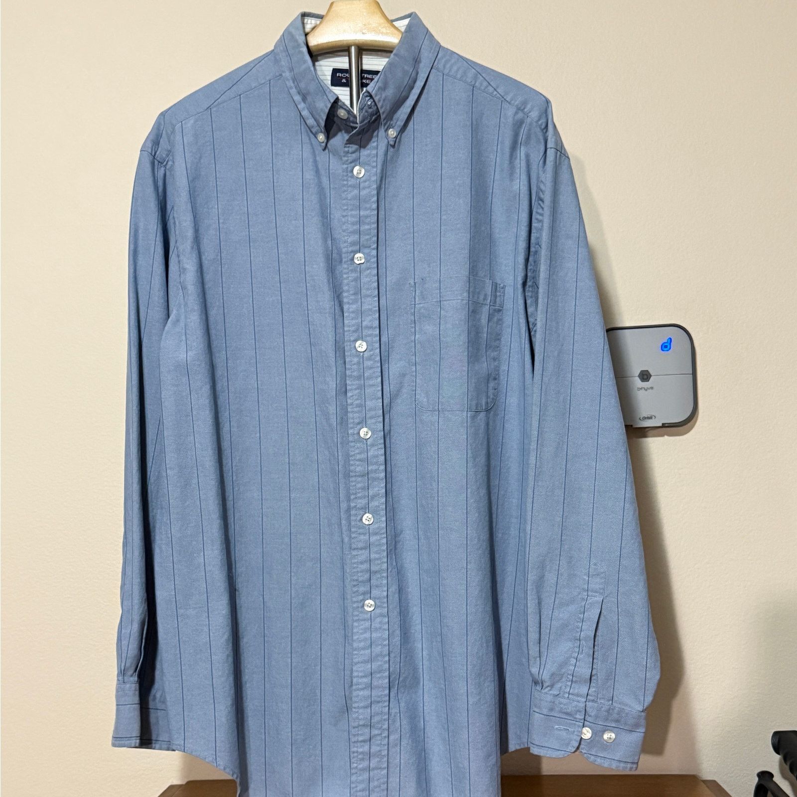 Roundtree & Yorke Roundtree & Yorke men’s size L blue 100% cotton button down Size US L / EU 52-54 / 3 - 1 Thumbnail