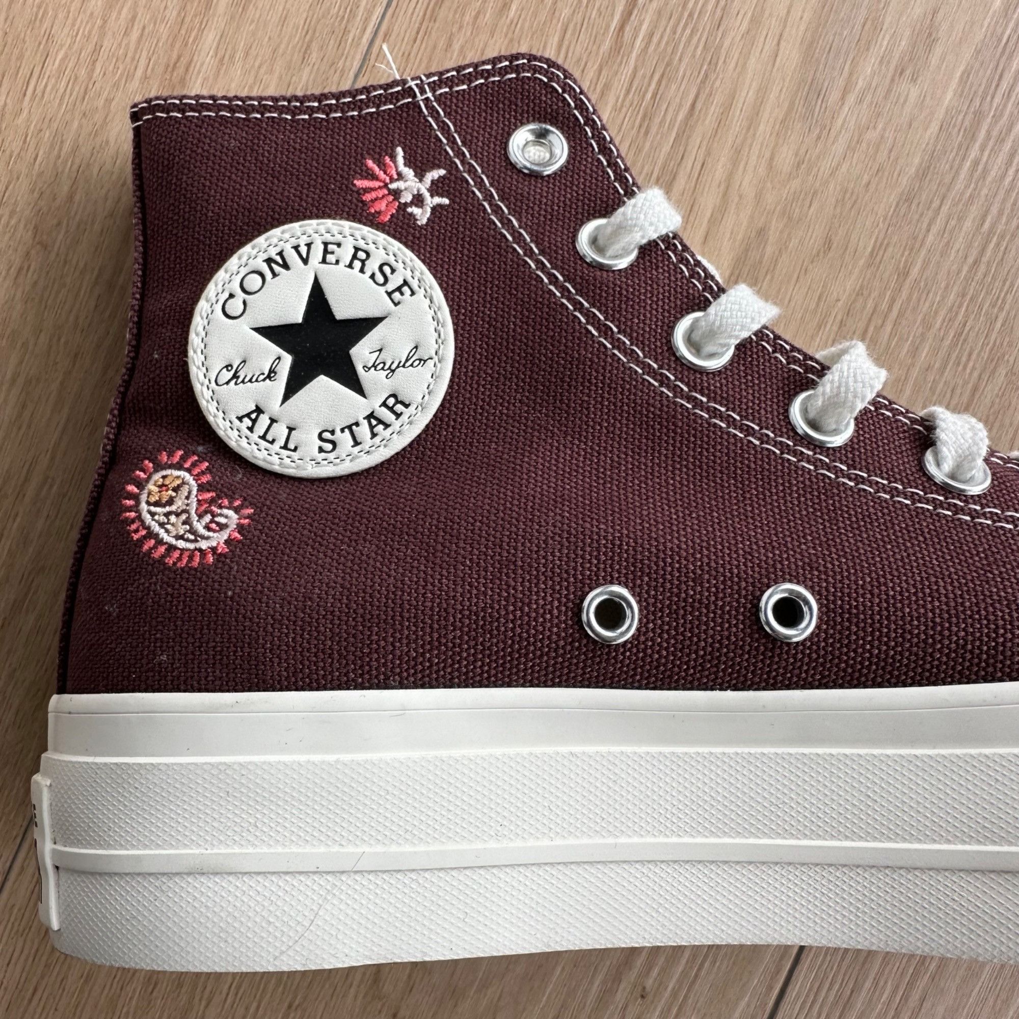 Converse ⭐Converse Chuck Taylor Lift Platform Embroidered Sz 6 Womens Size US 6 / IT 36 - 5 Thumbnail