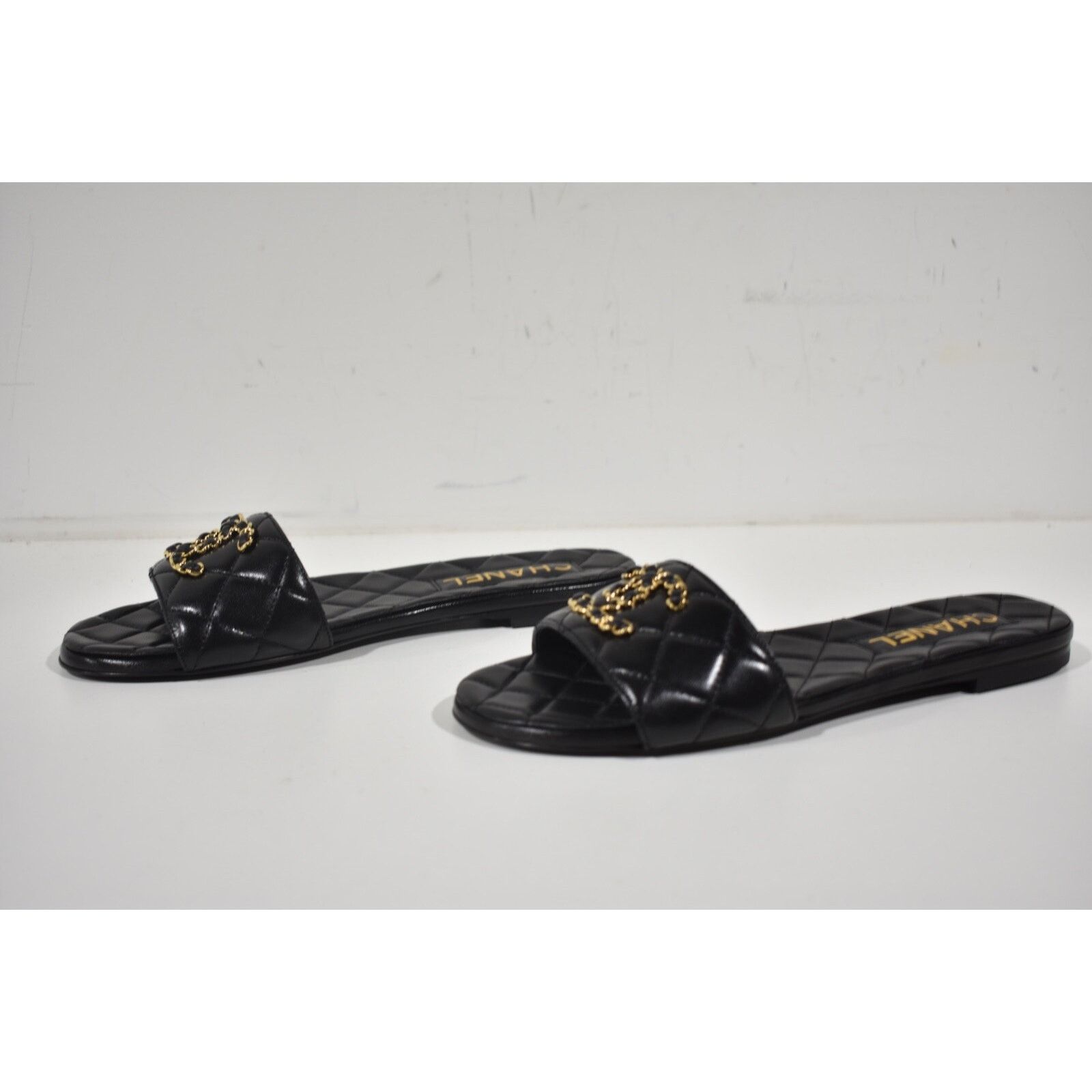Chanel Chanel 23P Black Chain Gold CC Logo Quilted Mules Slide Size US 8 / IT 38 - 10 Thumbnail