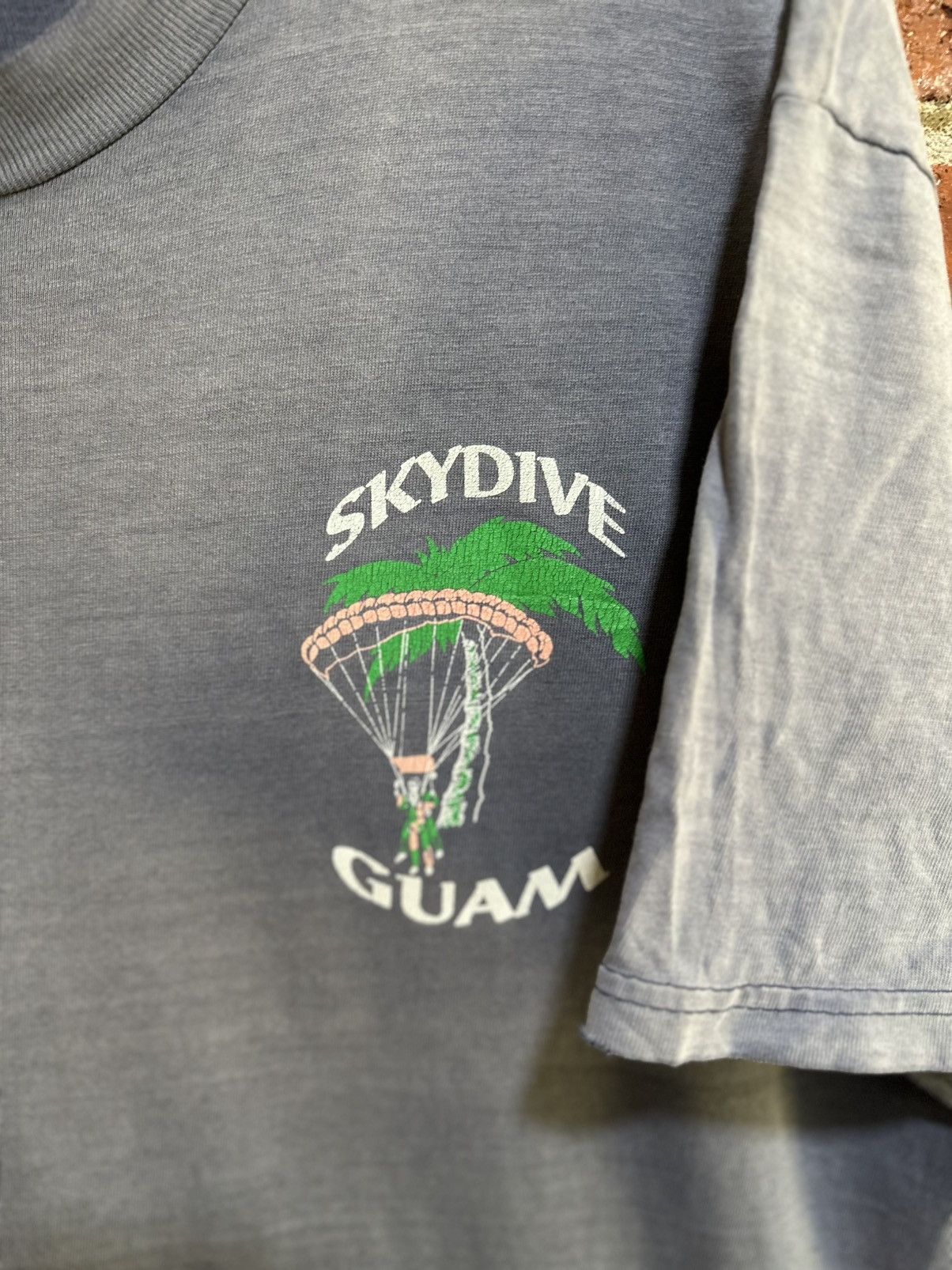 Hanes Thrashed Vintage Skydive Guam Faded Tee Size US L / EU 52-54 / 3 - 4 Thumbnail