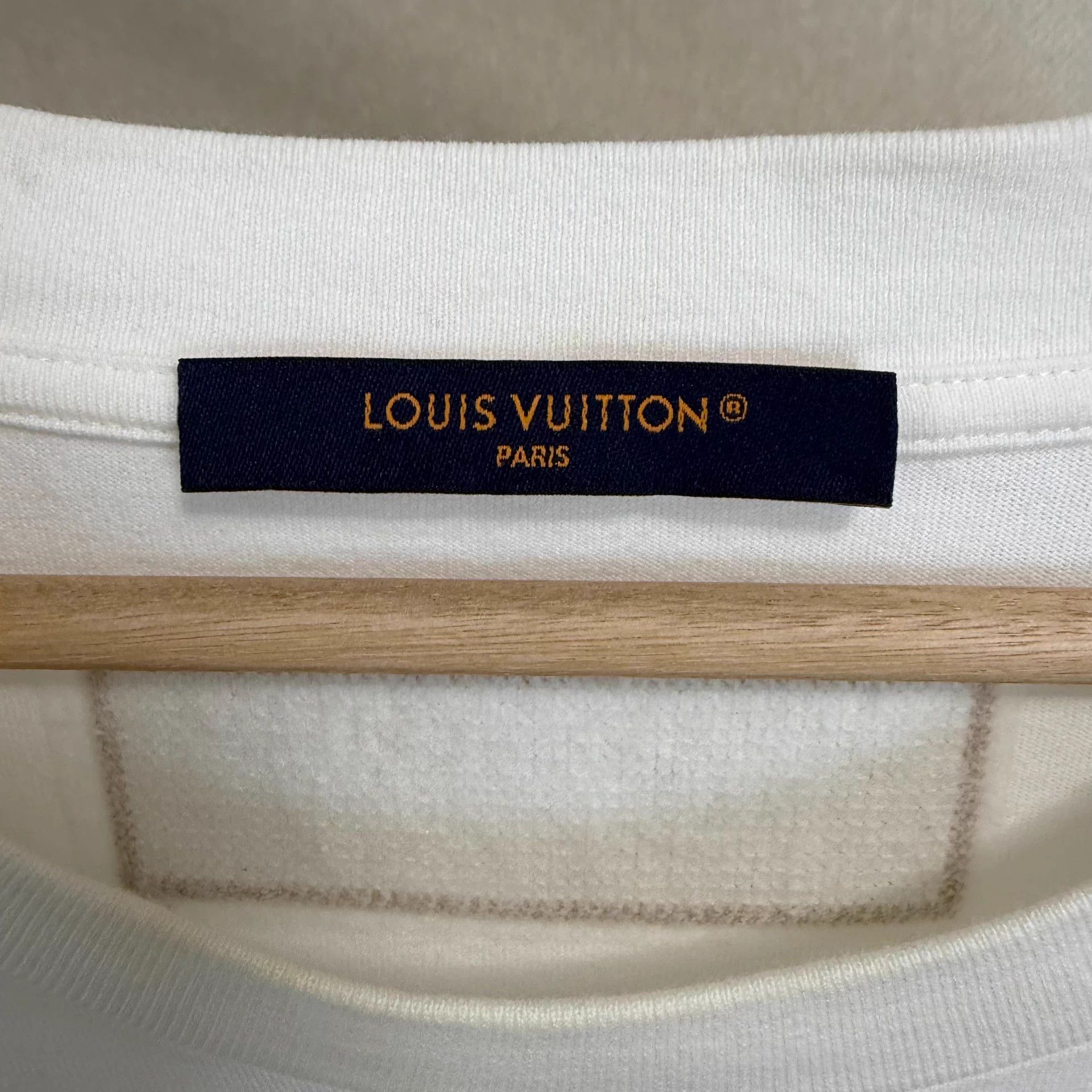Louis Vuitton LOUIS VUITTON SS23 beaded letter men's white tee Size US XXL / EU 58 / 5 - 4 Thumbnail