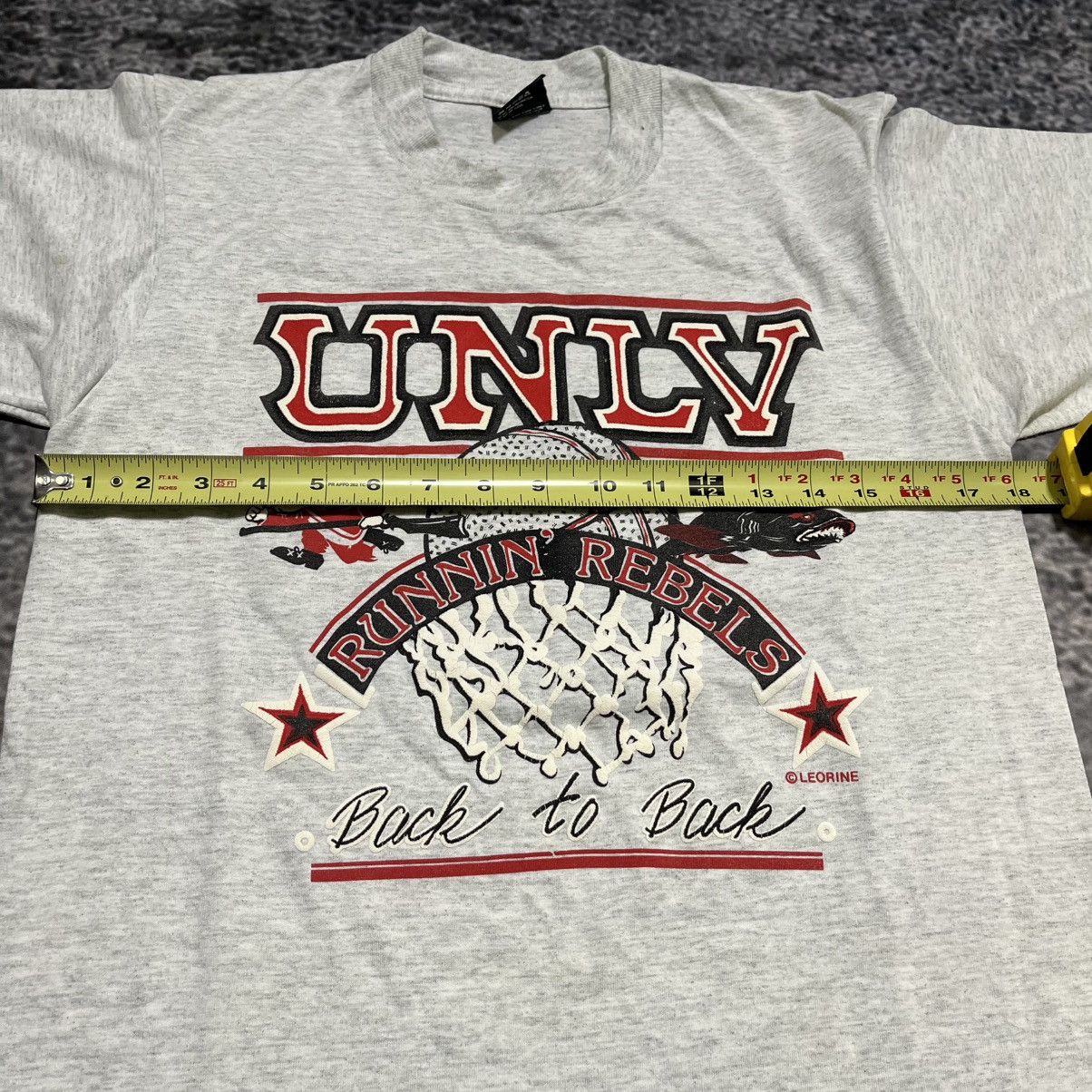 Vintage Vintage 90s UNLV Rebels T Shirt NCAA Basketball Screen Stars Size US M / EU 48-50 / 2 - 6 Thumbnail
