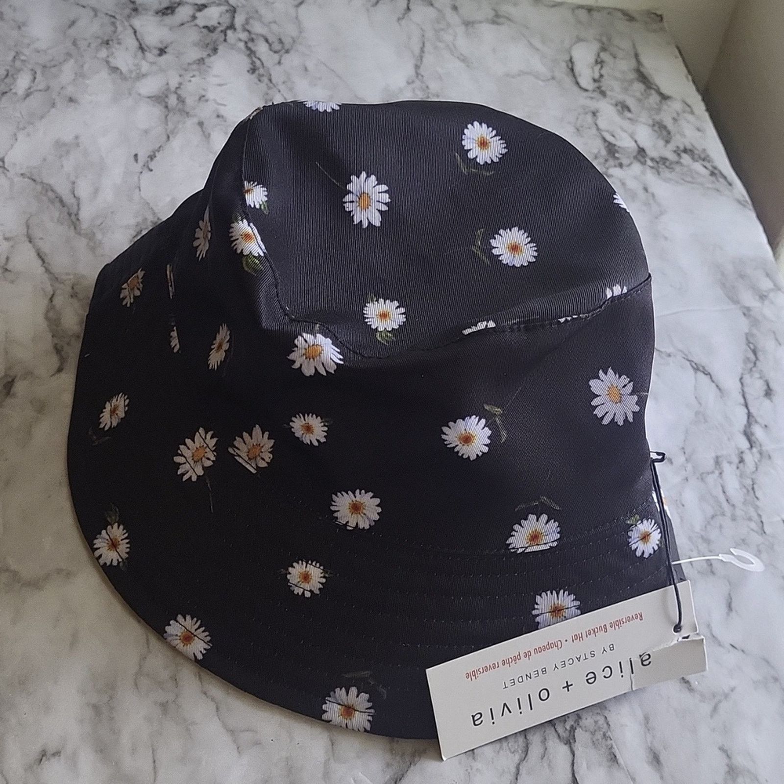 Alice + Olivia NWT Alice & Olivia Daisy Bucket Hat Reversible Fabric Size ONE SIZE - 1 Thumbnail