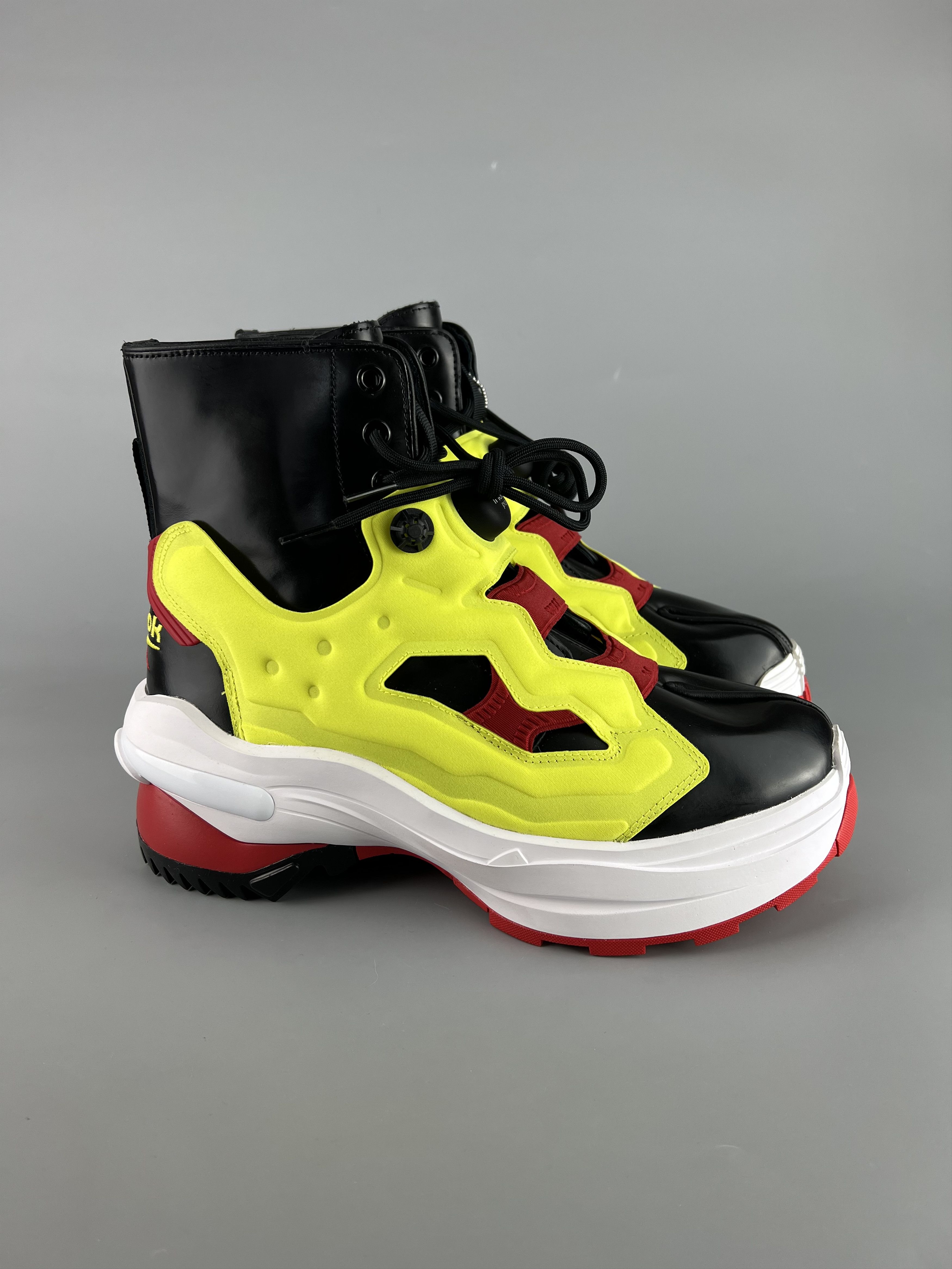 Maison Margiela × Reebok Maison Margiela X Reebok InstaPump Fury Tabi Sneakers US8.5 Size US 8.5 / EU 41-42 - 1 Thumbnail