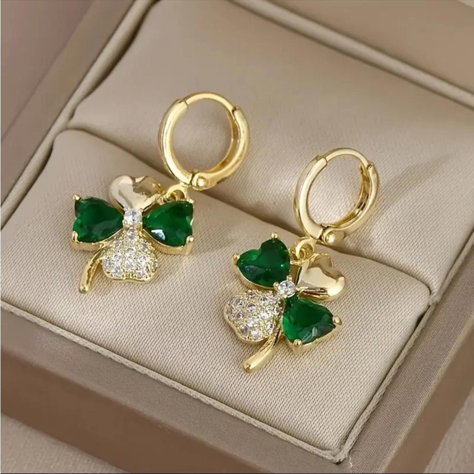 Designer Elegant Gold and Green Clover Earrings Size ONE SIZE - 2 Thumbnail