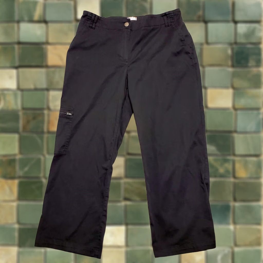 Vintage Chicos Pants Womens 8 Black Ankle Stretch Elastic Waistband Pants / 31 in Waist / 24 in Inseam / Cotton Blend / Pockets / Regular / Zip Size 30" / US 8 / IT 44 - 1 Thumbnail