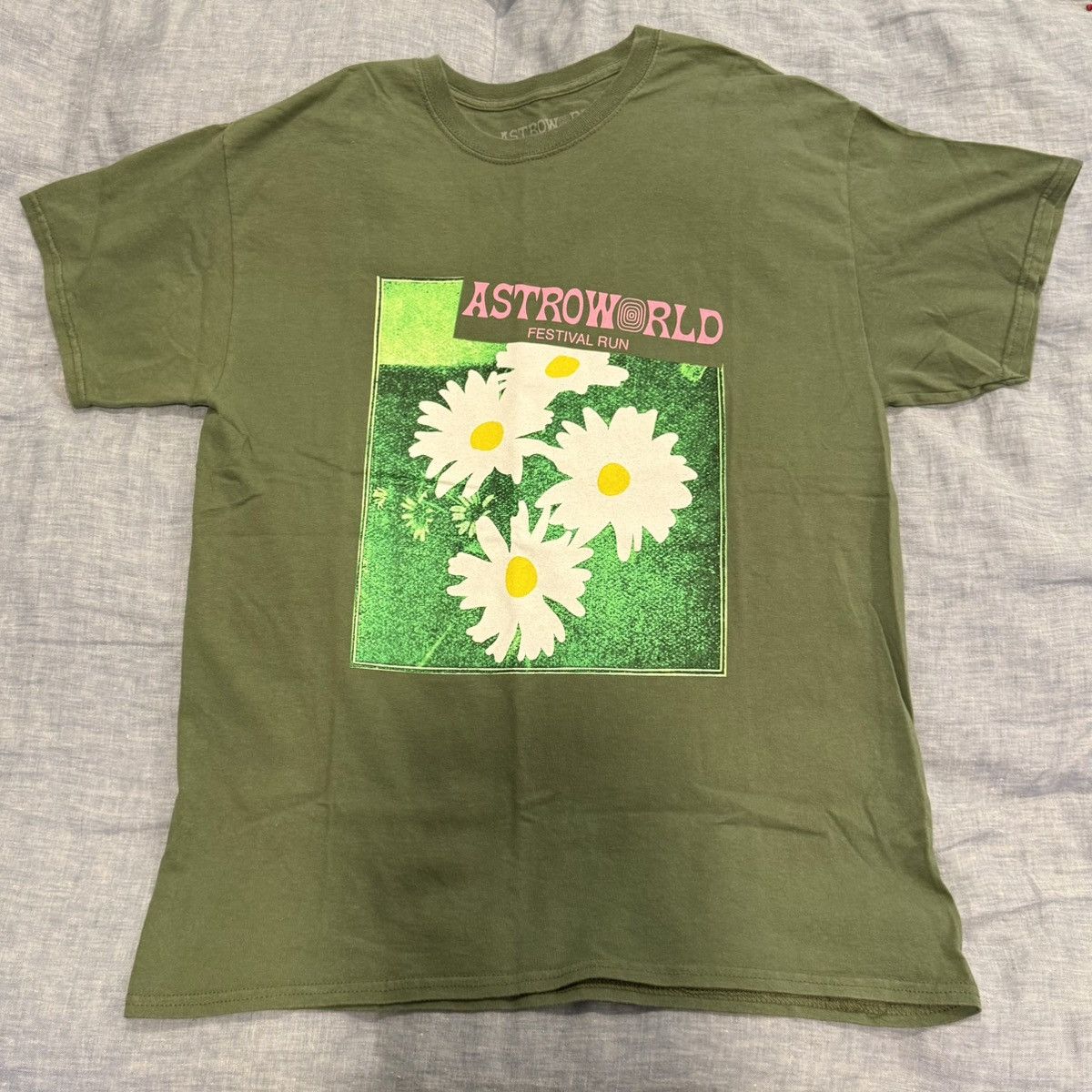 Travis Scott Travis Scott Astroworld Festival Run Flower Tee Size US L / EU 52-54 / 3 - 1 Thumbnail