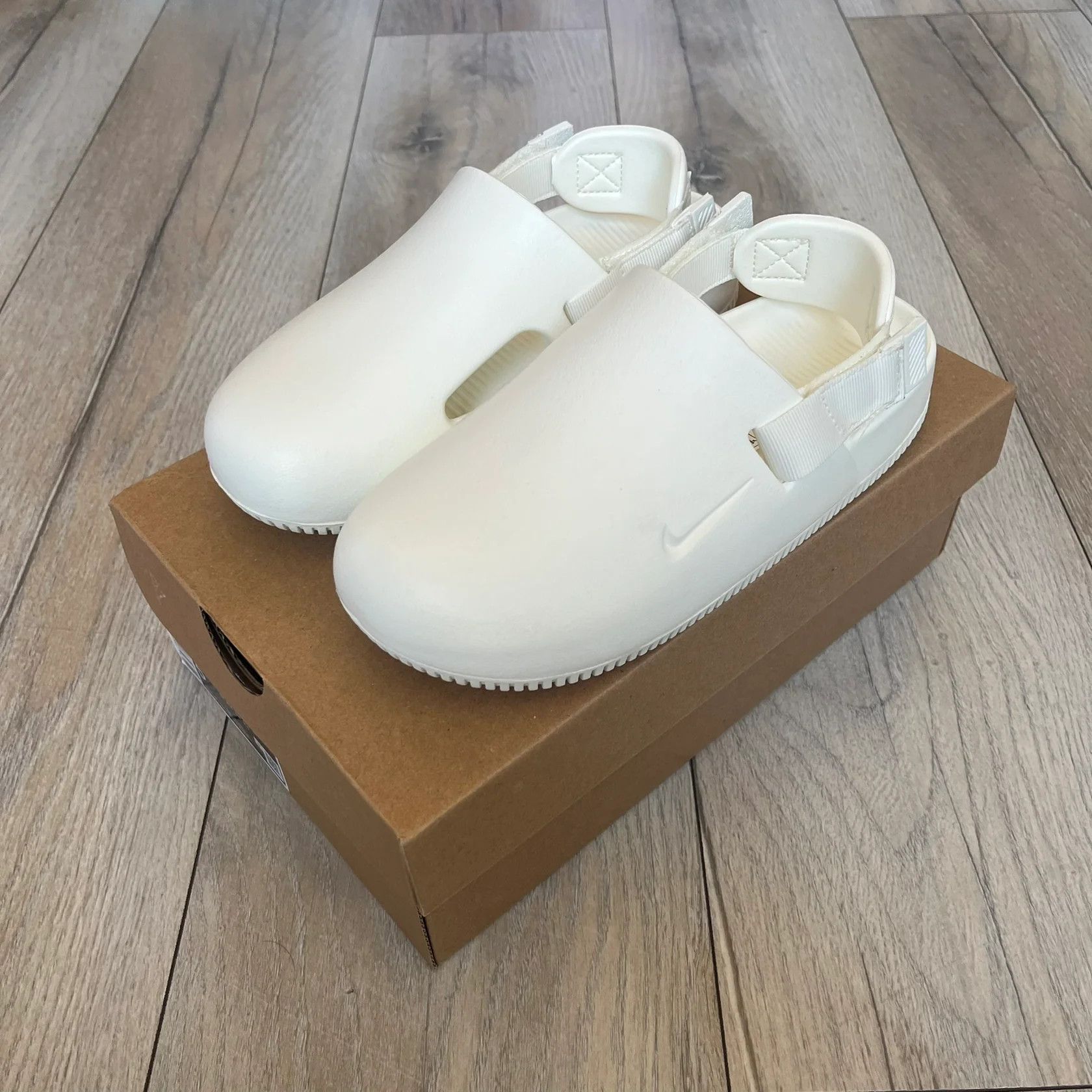 Nike Nike Calm Mule Wmns White Sandals Size US 5 / IT 35 - 1 Thumbnail