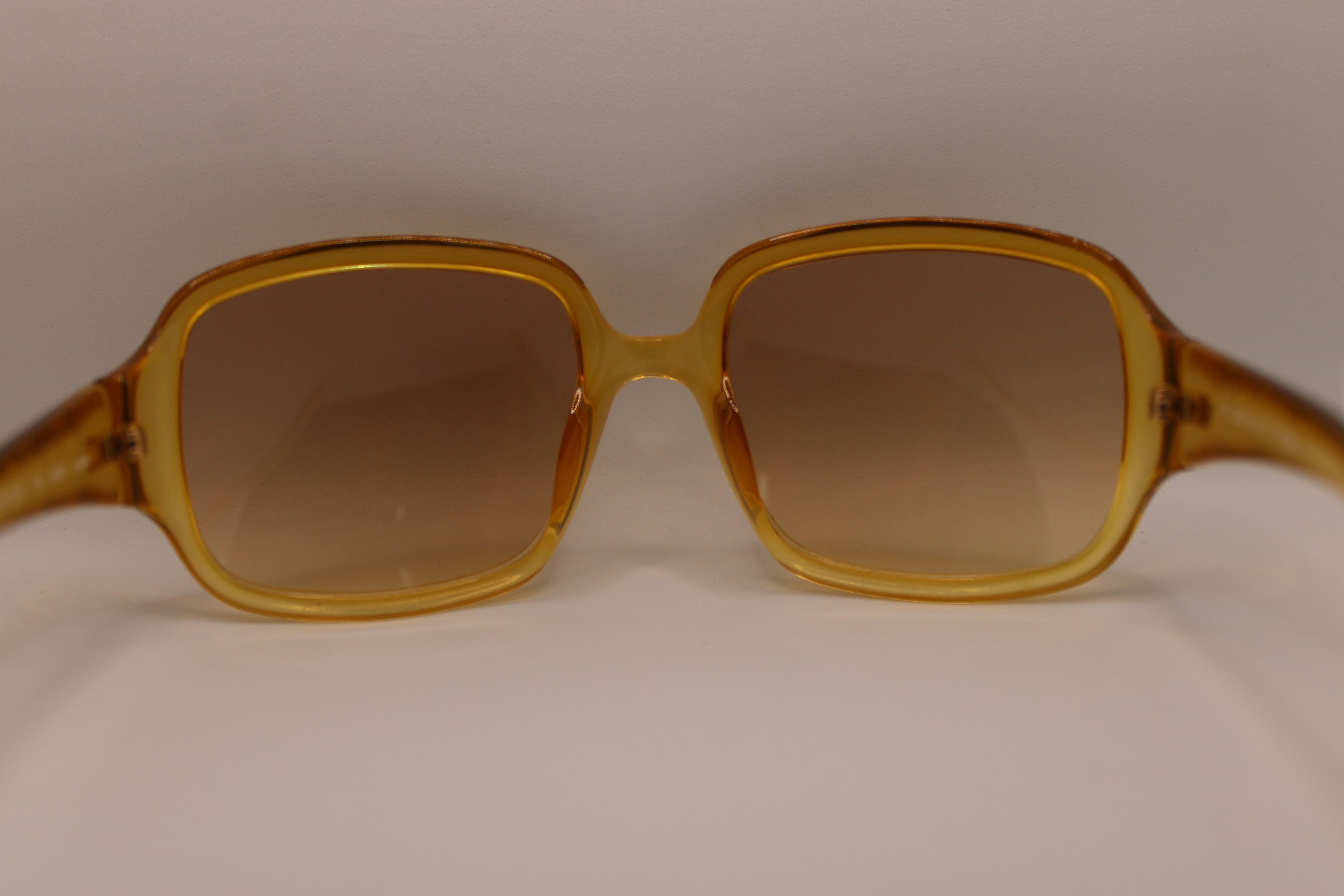 Gianfranco Ferre Fantastic Vtg. Gianfranco Ferre Yellow Sunglasses Size ONE SIZE - 14 Thumbnail