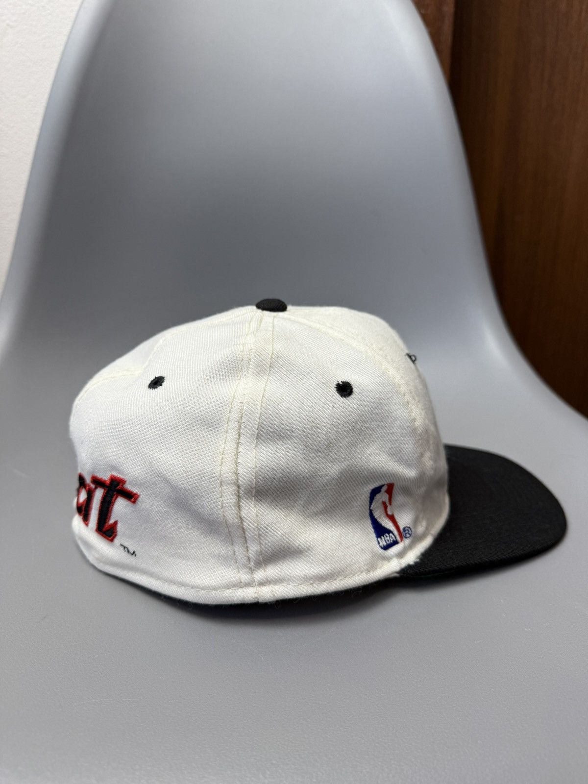 NBA Vintage Miami Heat Cap NBA Streetwear Rare Casual Fan Logo Size ONE SIZE - 4 Thumbnail