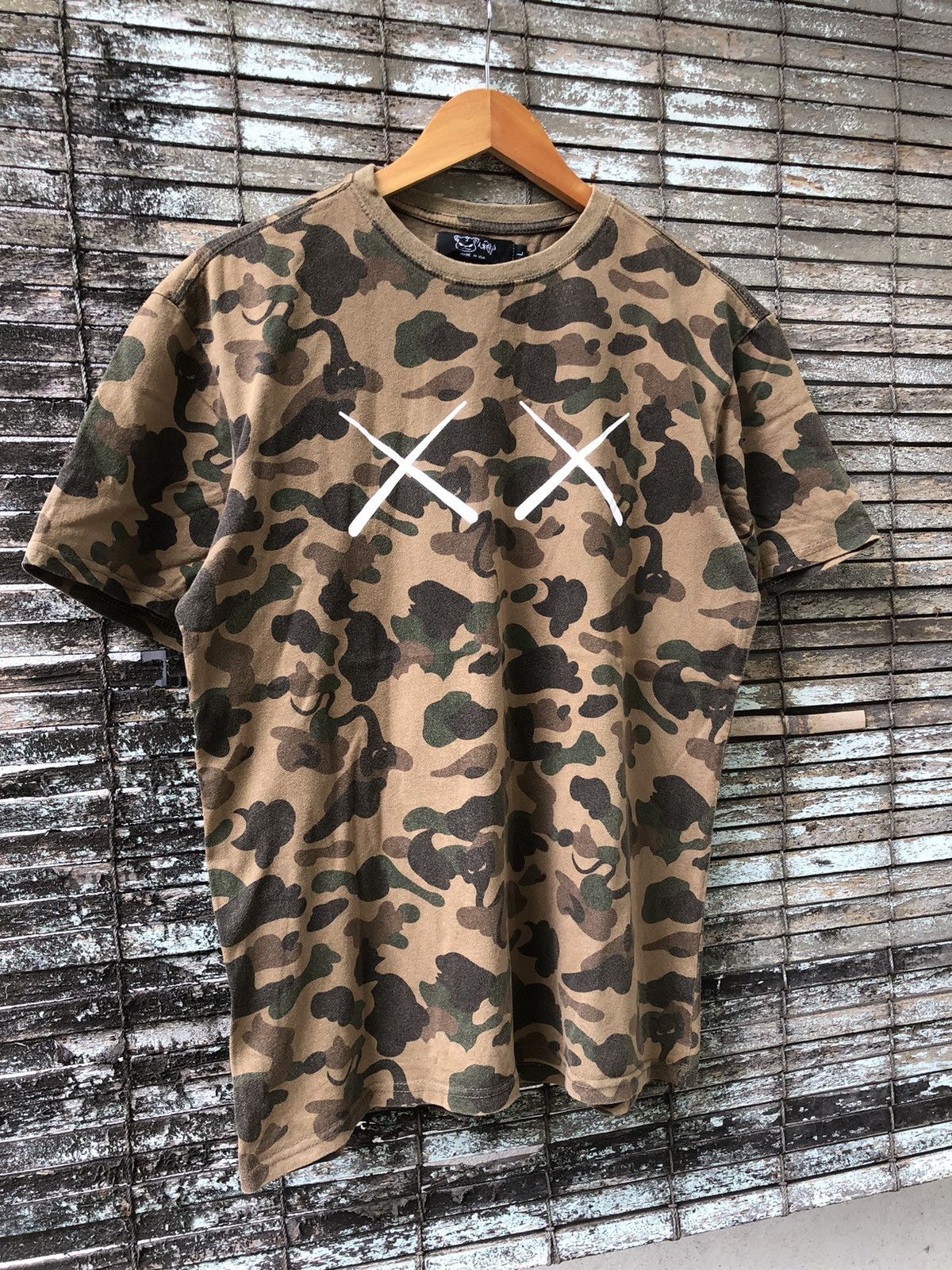 Japanese Brand RARE Vintage Japanese Brands Kaws Camo Tshirt Size US L / EU 52-54 / 3 - 4 Thumbnail