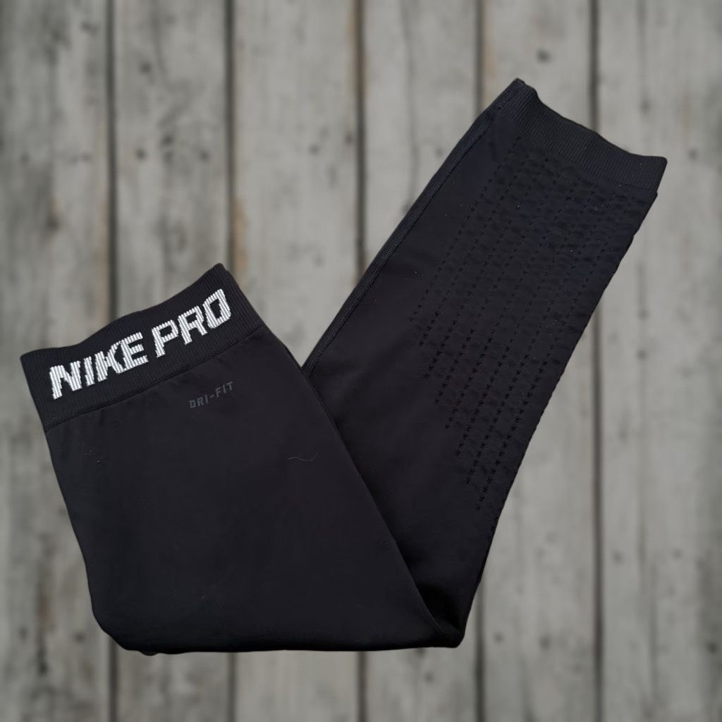 Nike Nike Pro Cropped Leggings Womens Small Black Dri-Fit Workout Activewear Stretch Compression Moisture-Wicking Inseam 17in Solid Pattern Athletic Shoes? Size 28" / US 6 / IT 42 - 1 Thumbnail