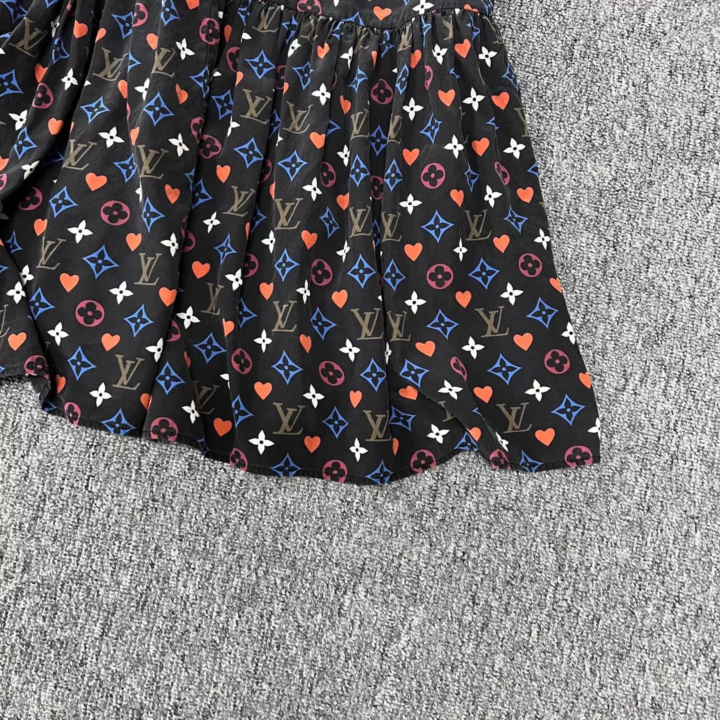 Louis Vuitton LV Ruffle Silk Monogram All-Over Print Dress 36 Size XS / US 0-2 / IT 36-38 - 4 Thumbnail