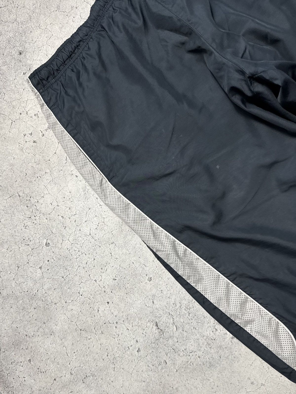 Nike Nike Nylon Track Pants Baggy Drill Y2K Swoosh Hype Vintage Size US 36 / EU 52 - 6 Thumbnail