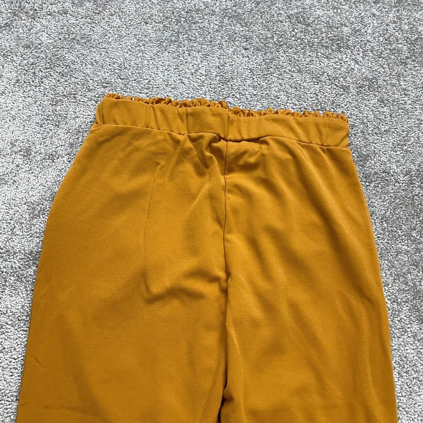 Vintage SOHO Paperbag Pants Womens Medium Mustard Belted Elastic Waist Trouser Size M Knit Polyester Spandex Solid Yellow Size 32" / US 10 / IT 46 - 3 Thumbnail